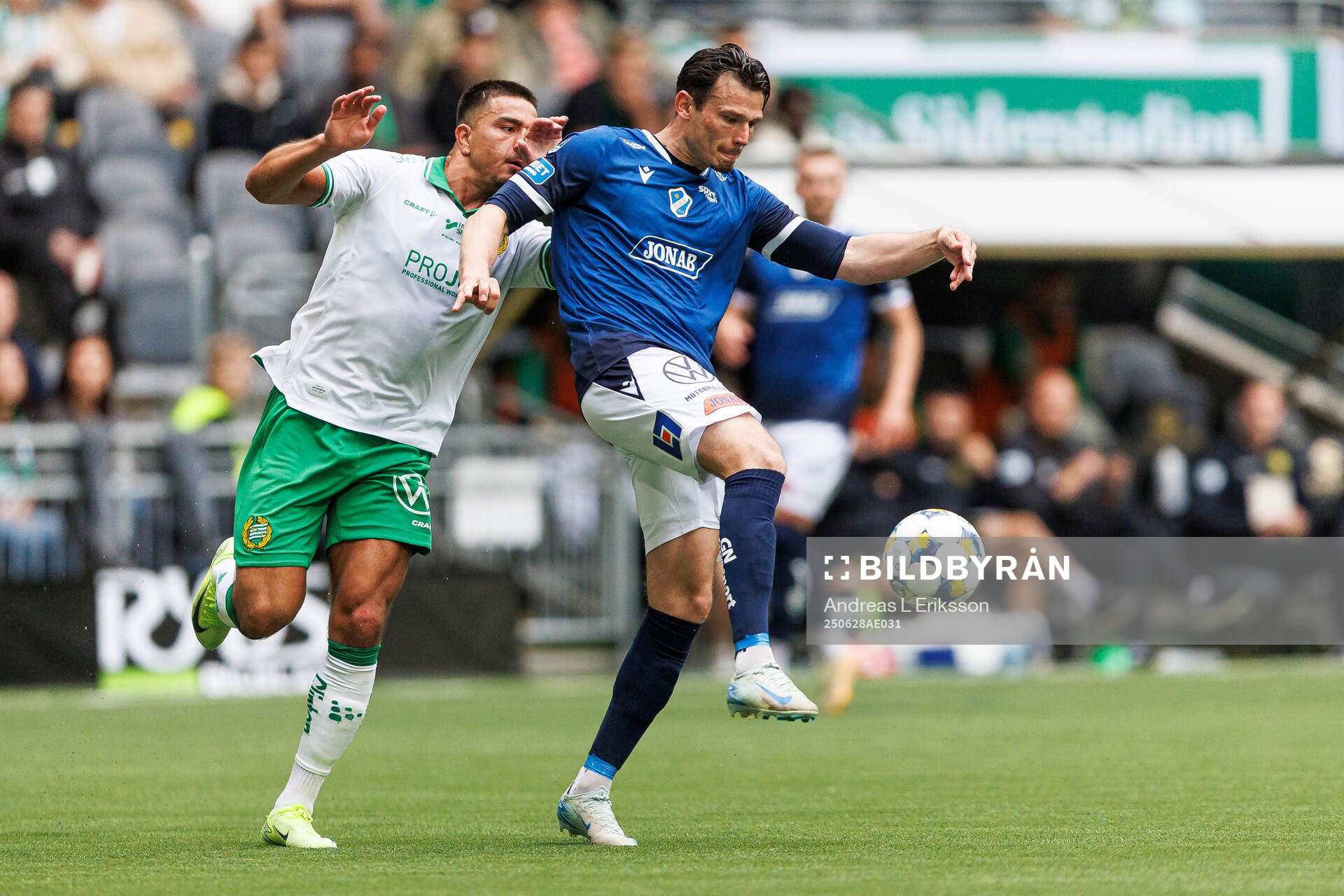 Hammarbys Jusef Erabi och Halmstads Pascal Gregor
