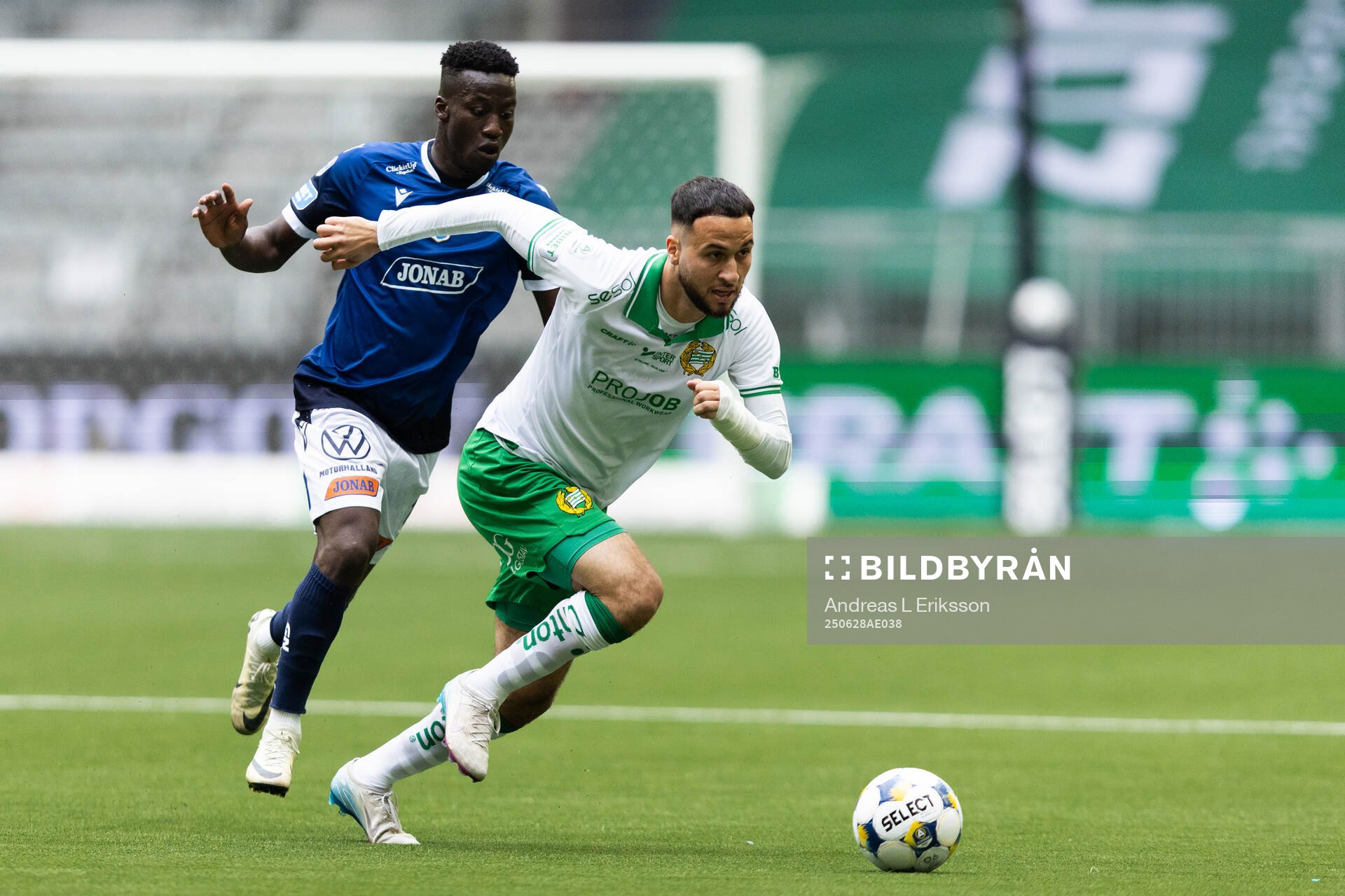 Halmstads Naeem Mohammed och Hammarbys Abdelrahman Boudah