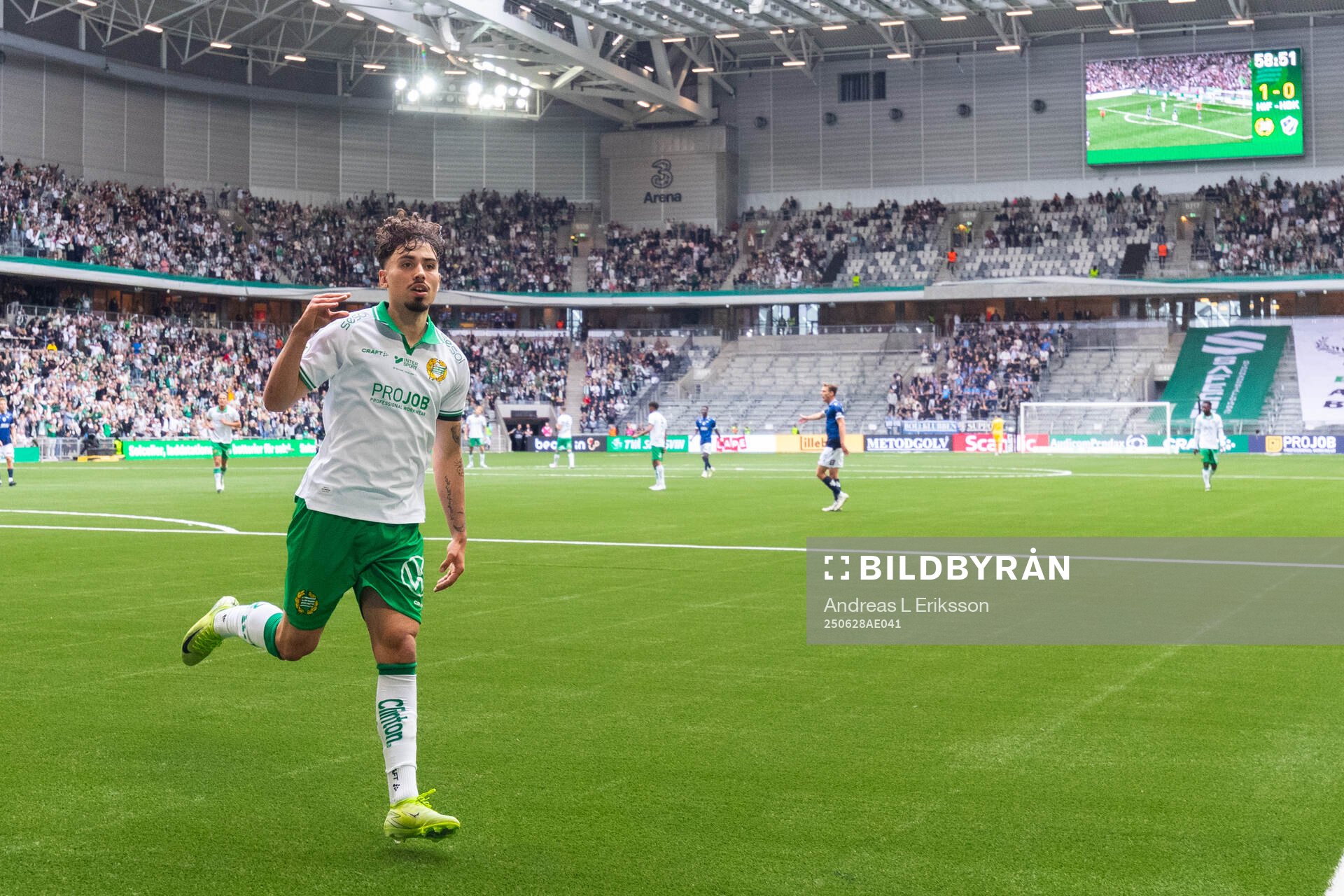 Hammarbys Sebastian Tounekti jublar