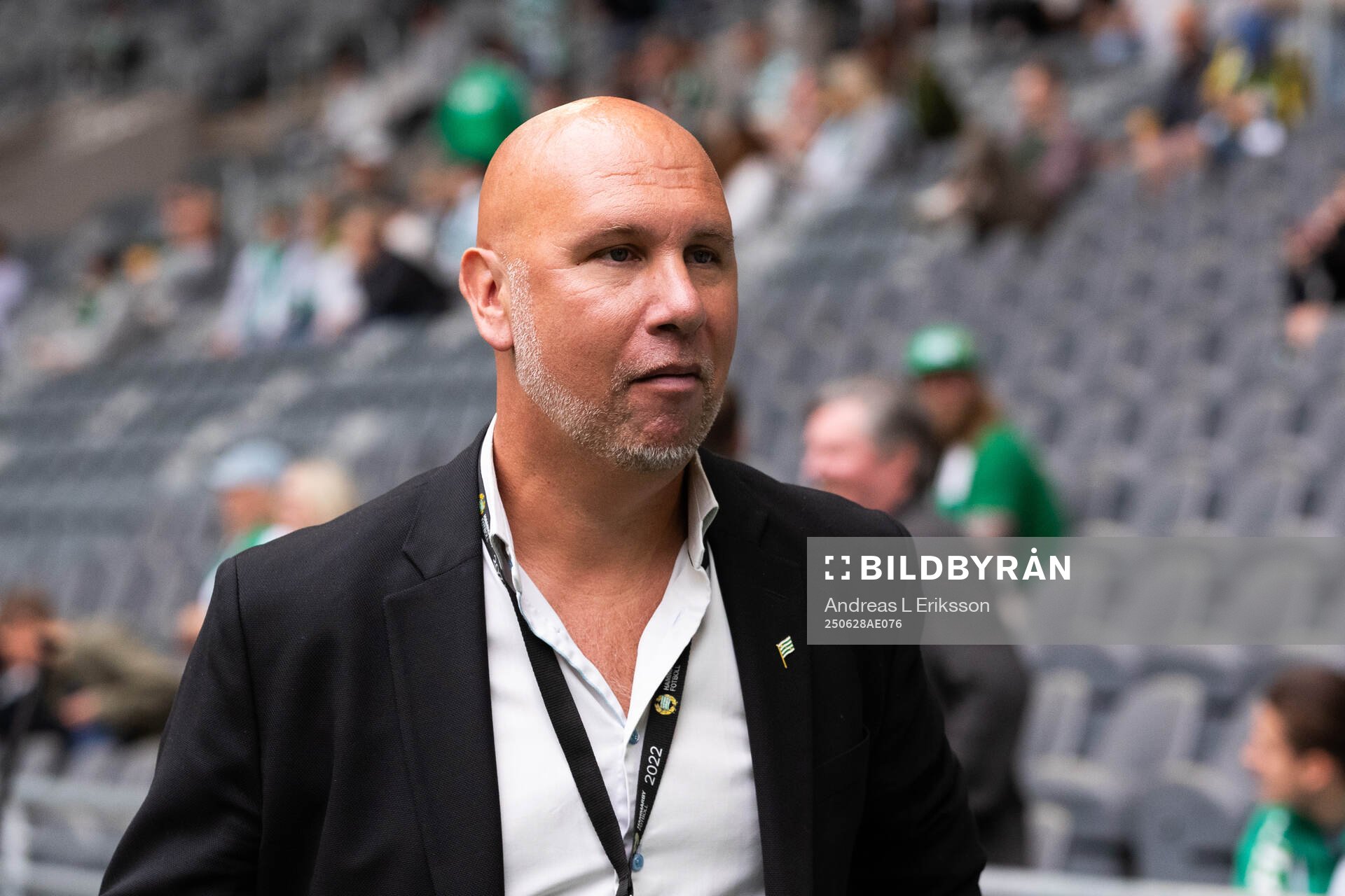 Hammarbys sportchef Mikael Hjelmberg innan fotbollsmatchen