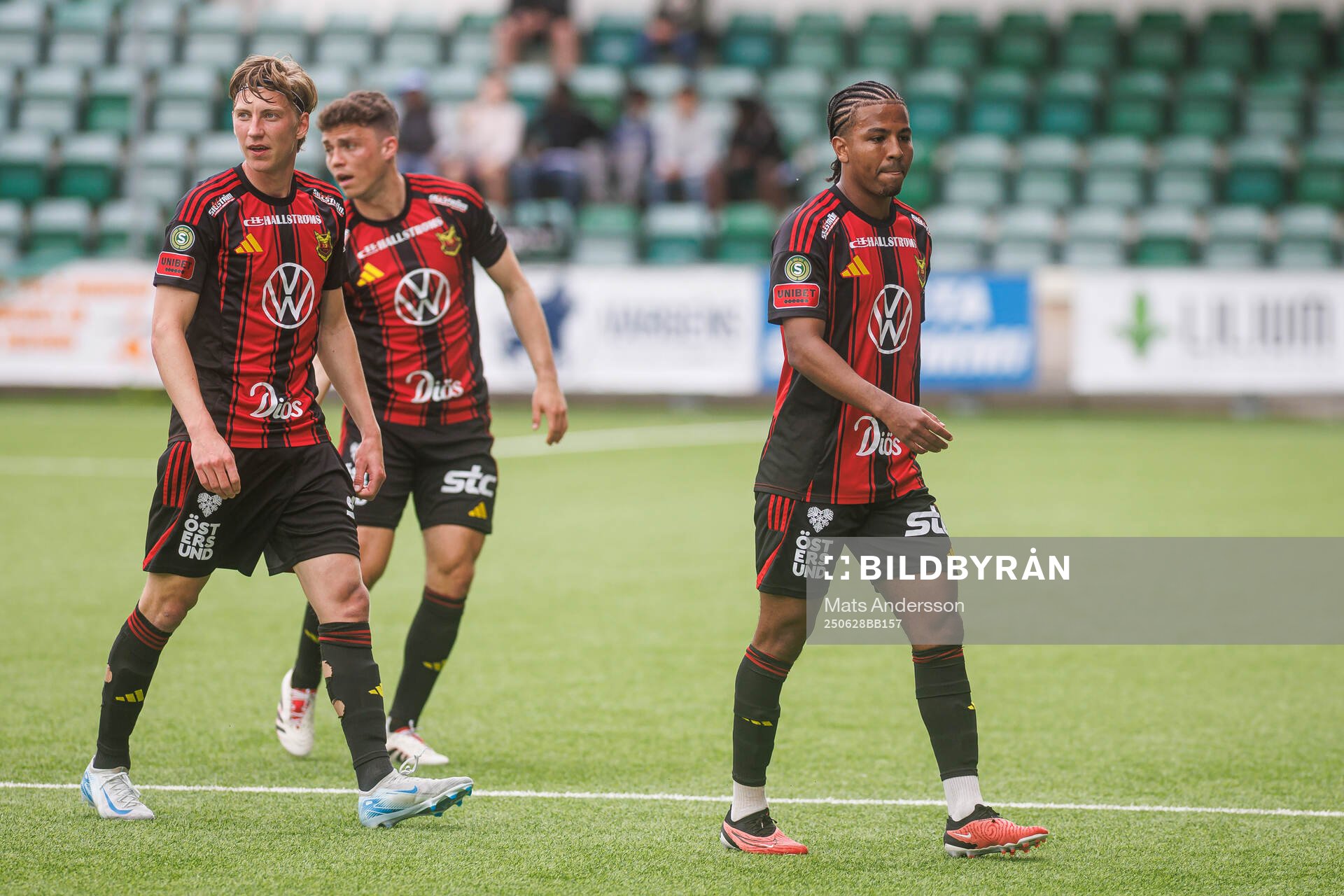 Östersunds spelare lämnar planen