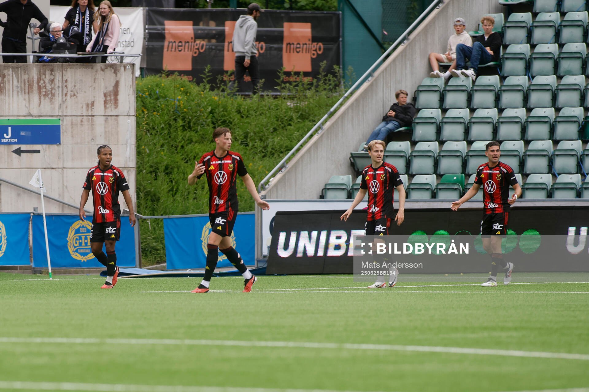 Östersunds James Joseph Kirby jublar