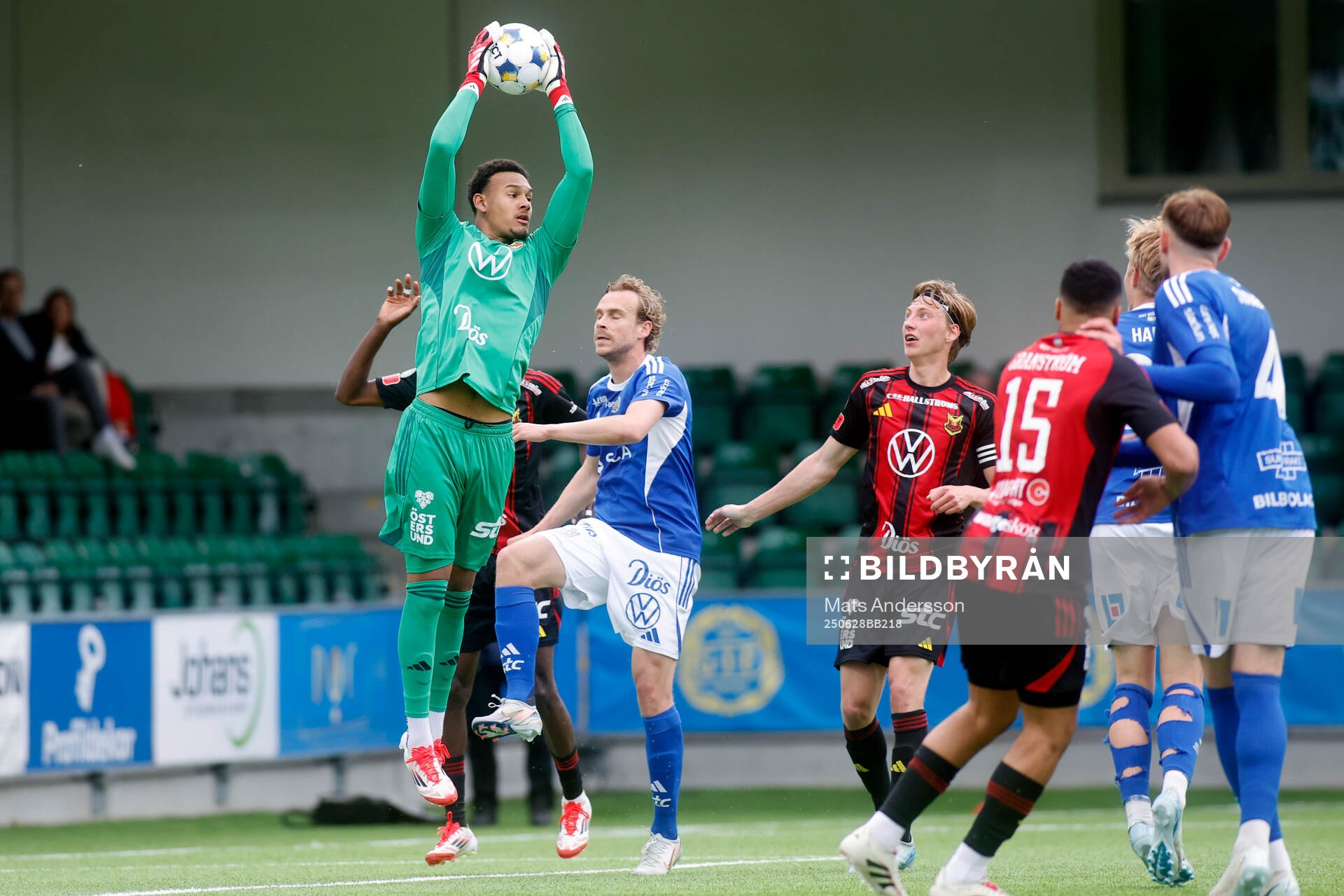 Östersunds målvakt Tyree Griffiths och GIF Sundsvalls