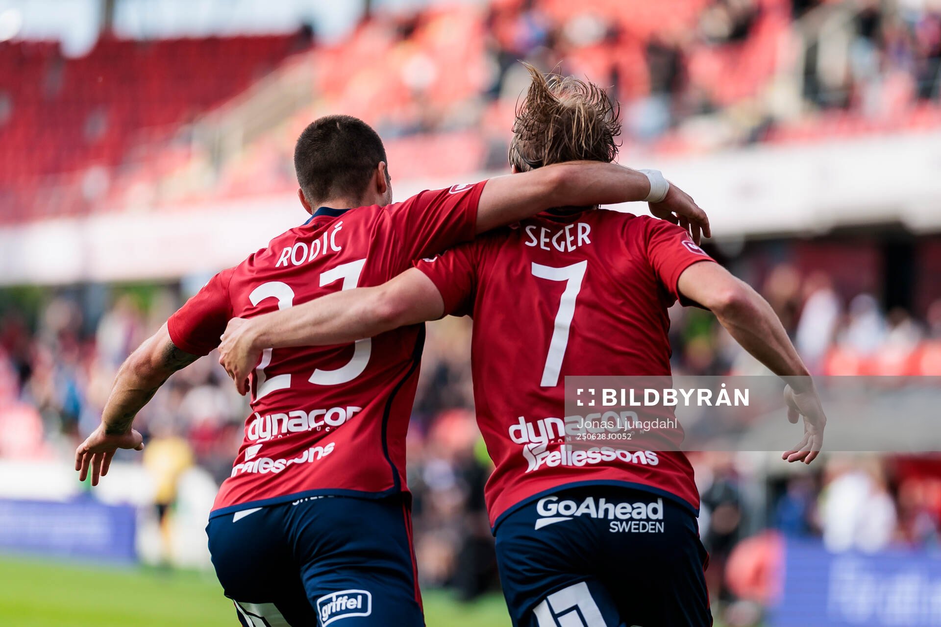 Östers Vladimir Rodic och David Seger jublar