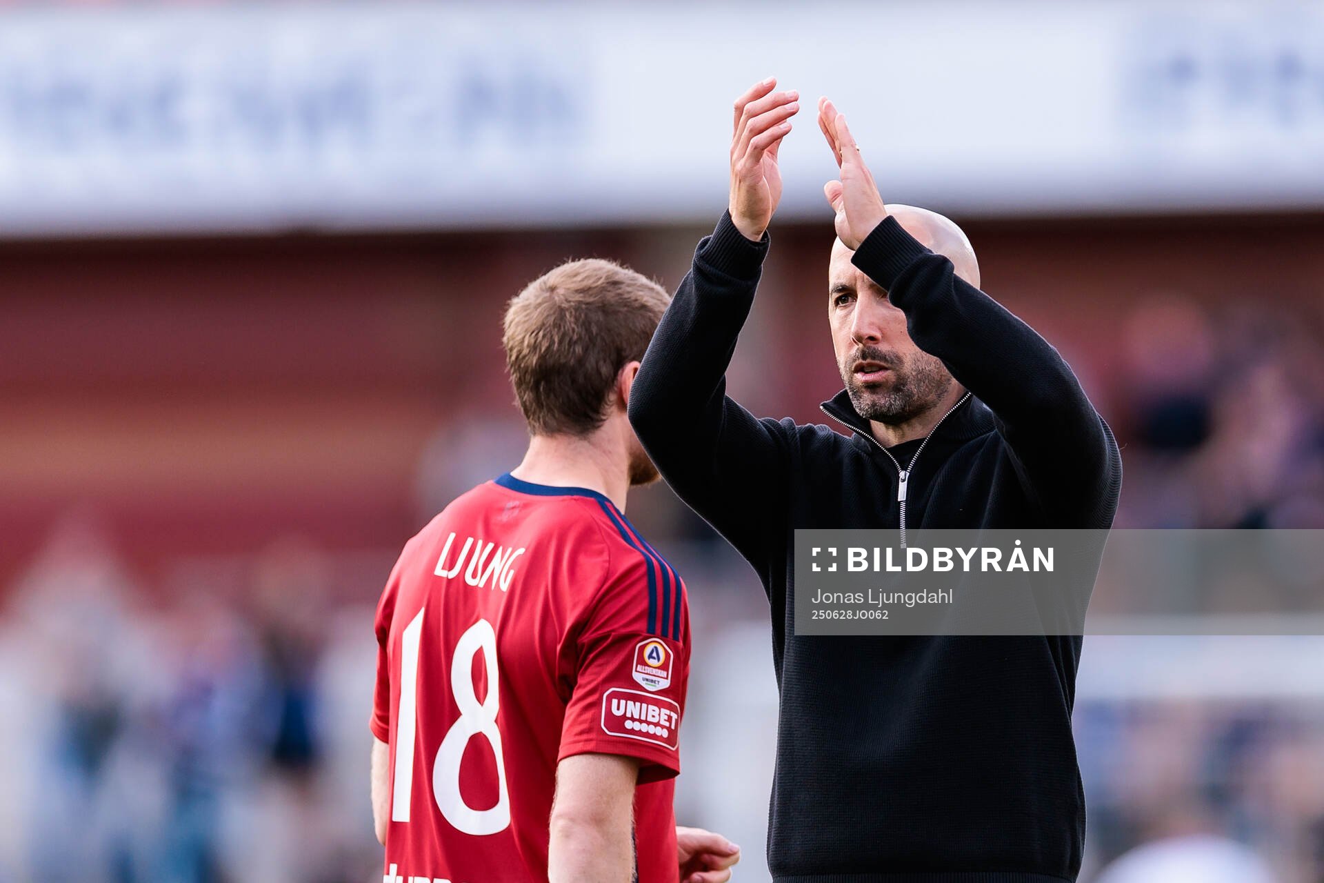 Östers tränare Martin Foyston jublar