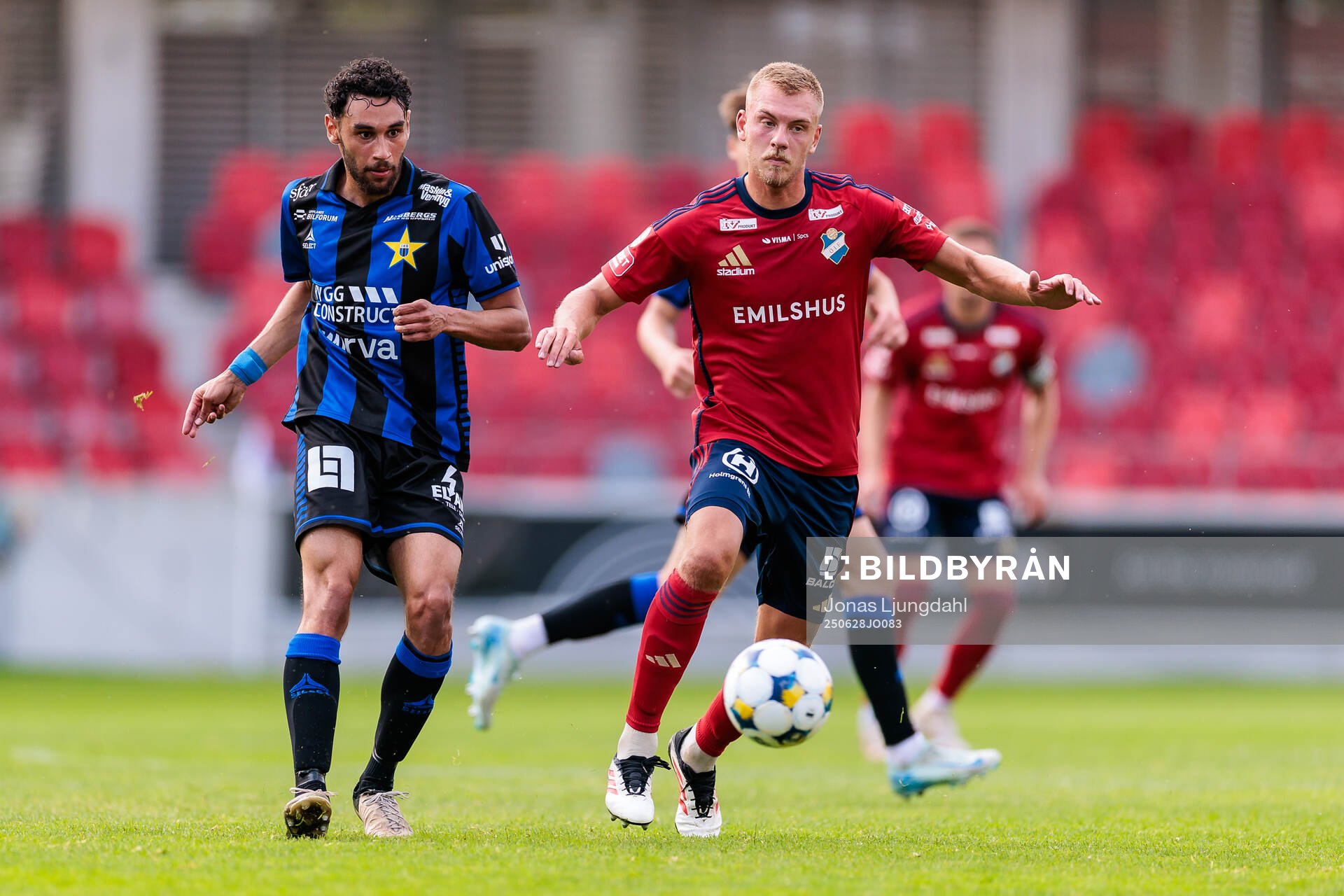 Sirius Joakim Persson och Östers Dennis Olsson