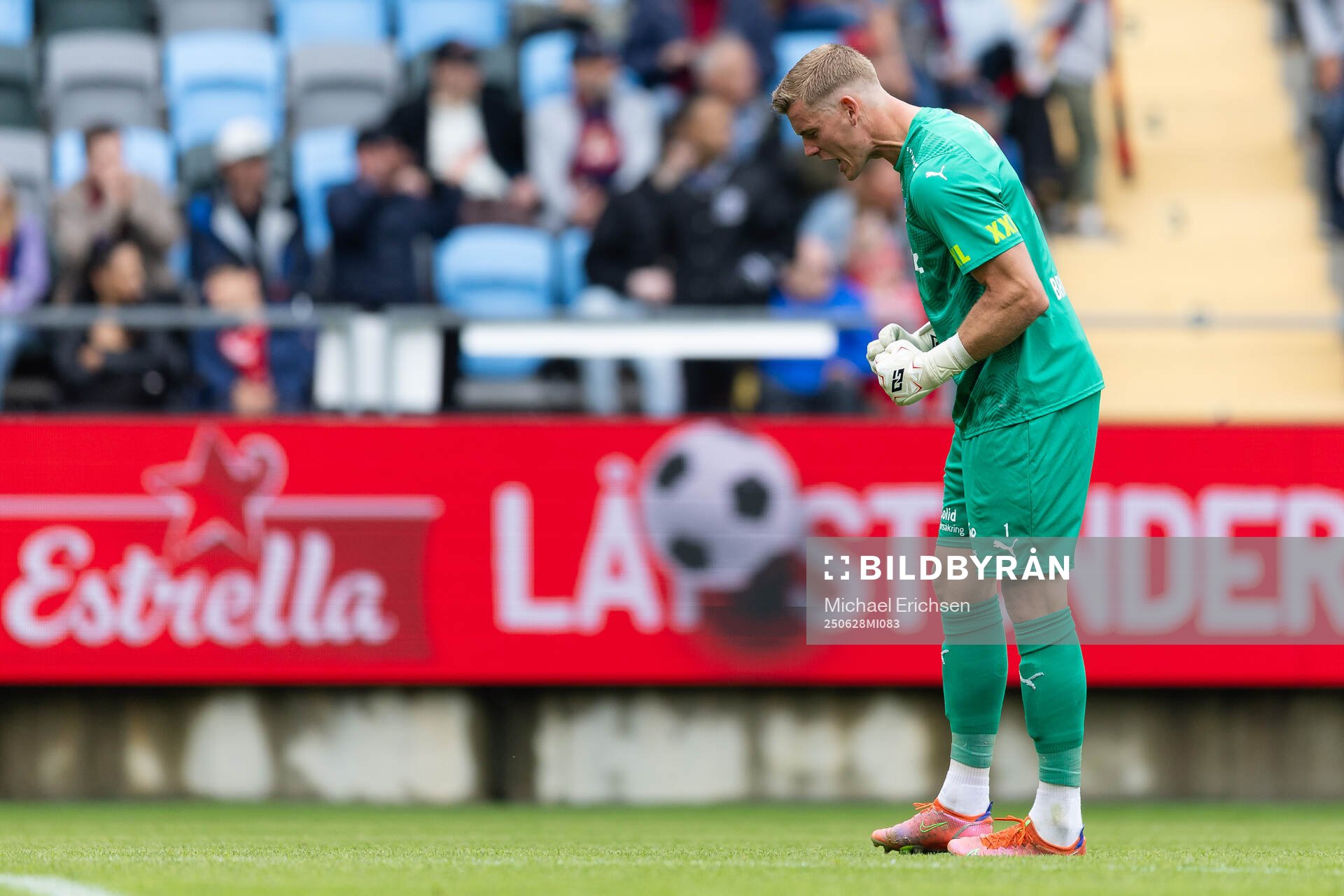 Helsingborgs målvakt Johan Brattberg jublar