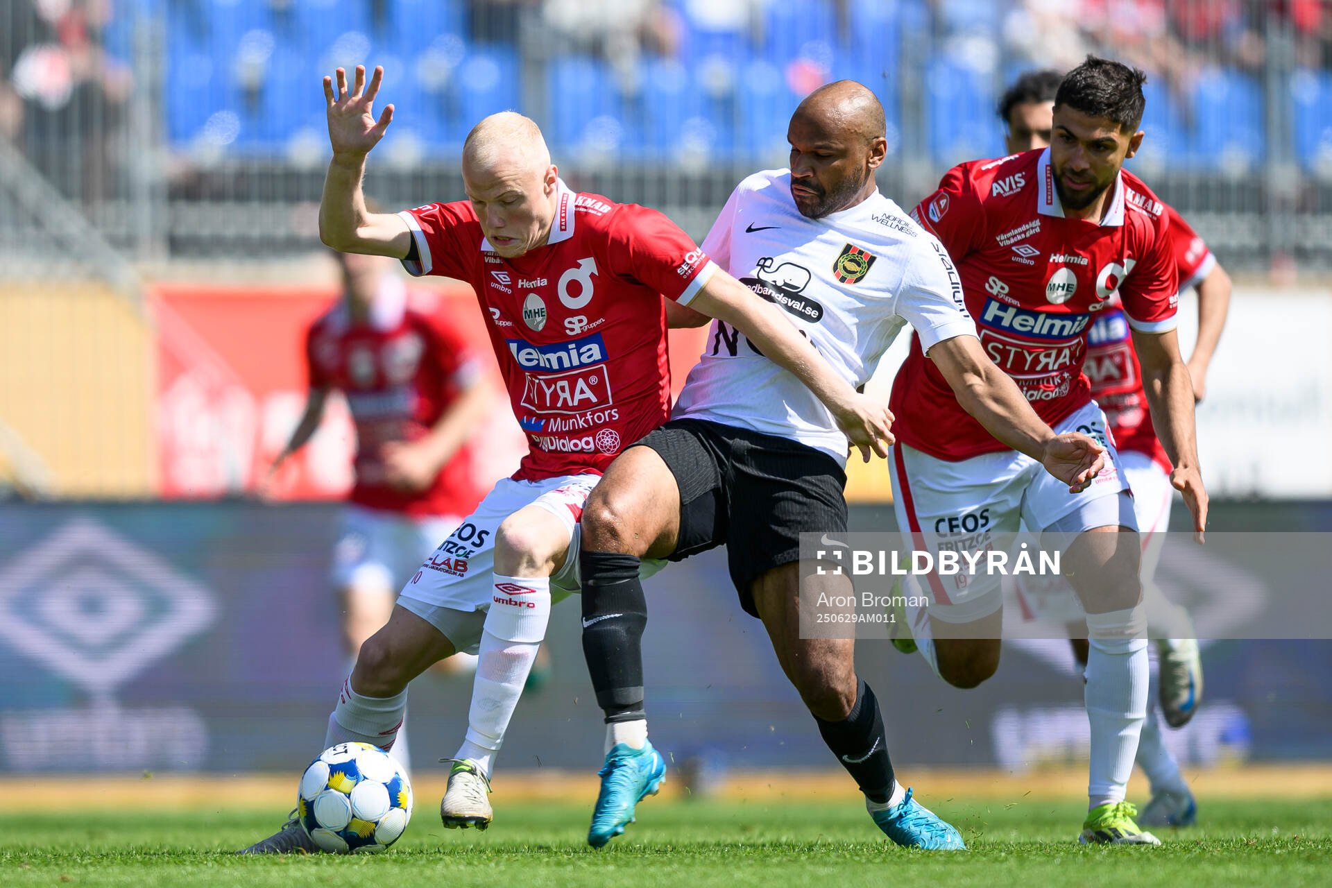Degerfors Marcus Rafferty och Brommapojkarnas Serge-Junior