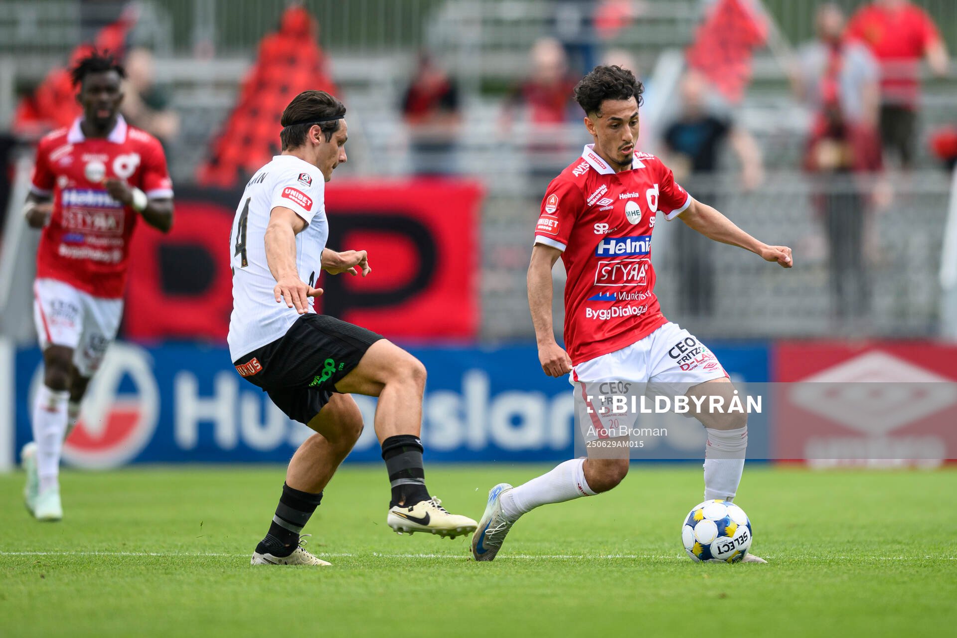 Brommapojkarnas Kevin Ackermann och Degerfors Elias Barsoum