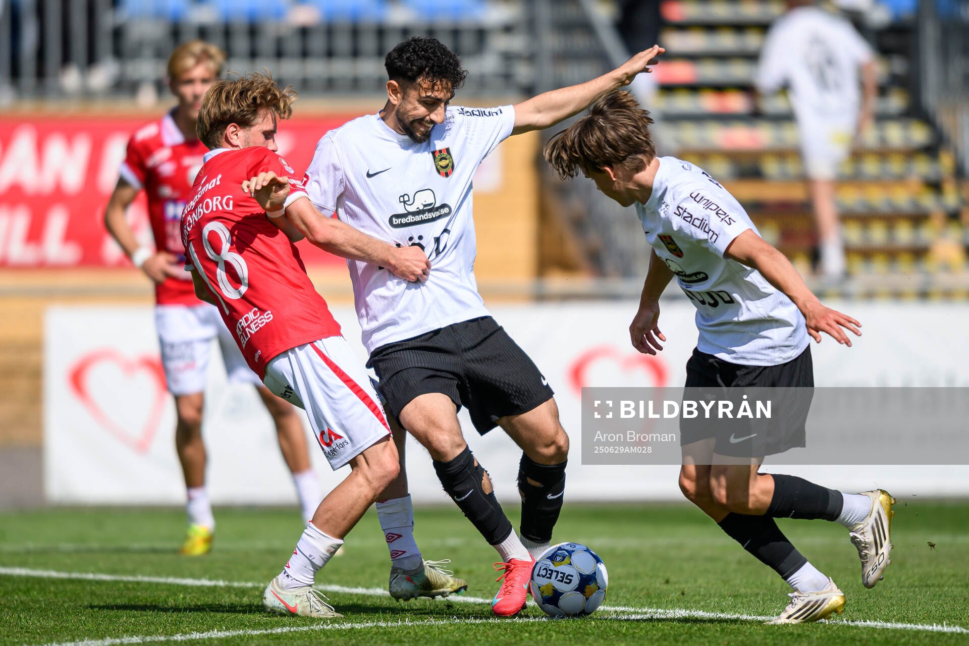 Degerfors Teo Grönborg och Brommapojkarnas Daleho Irandust
