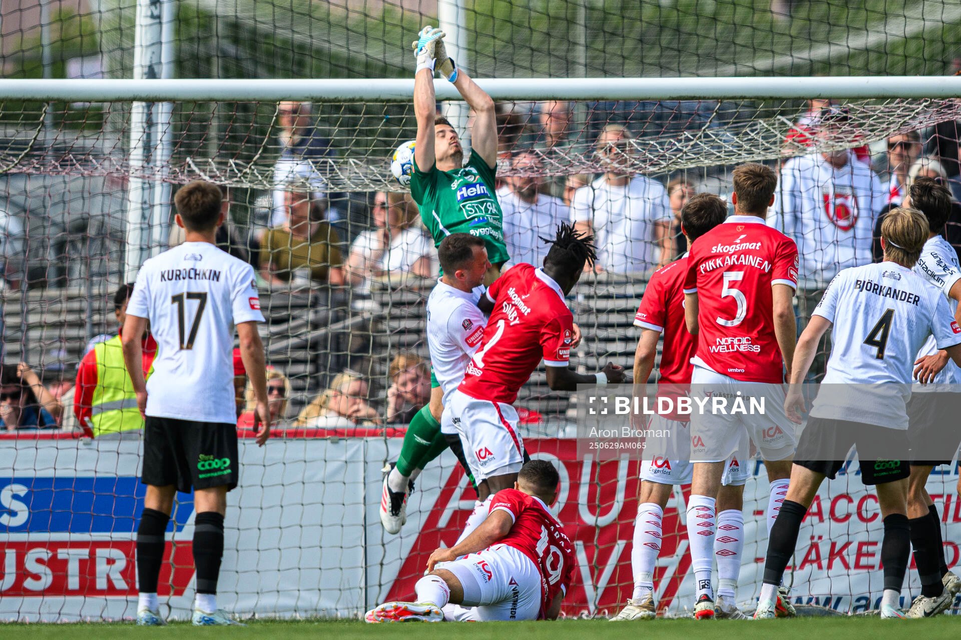 Degerfors målvakt Wille Jakobsson släpper in 0-2