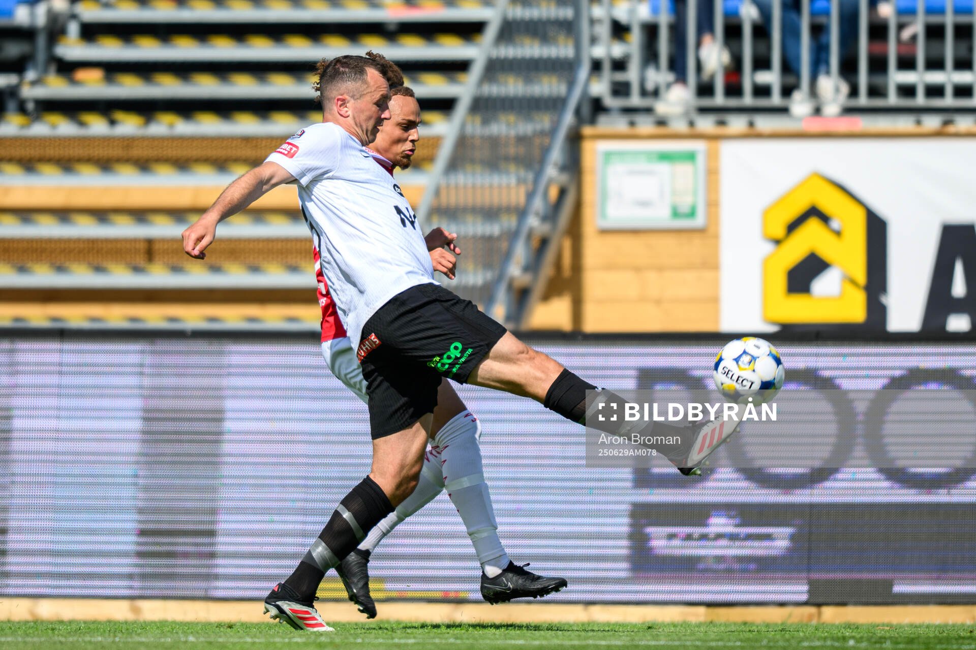 Degerfors Maill Lundgren och Brommapojkarnas Even Hovland