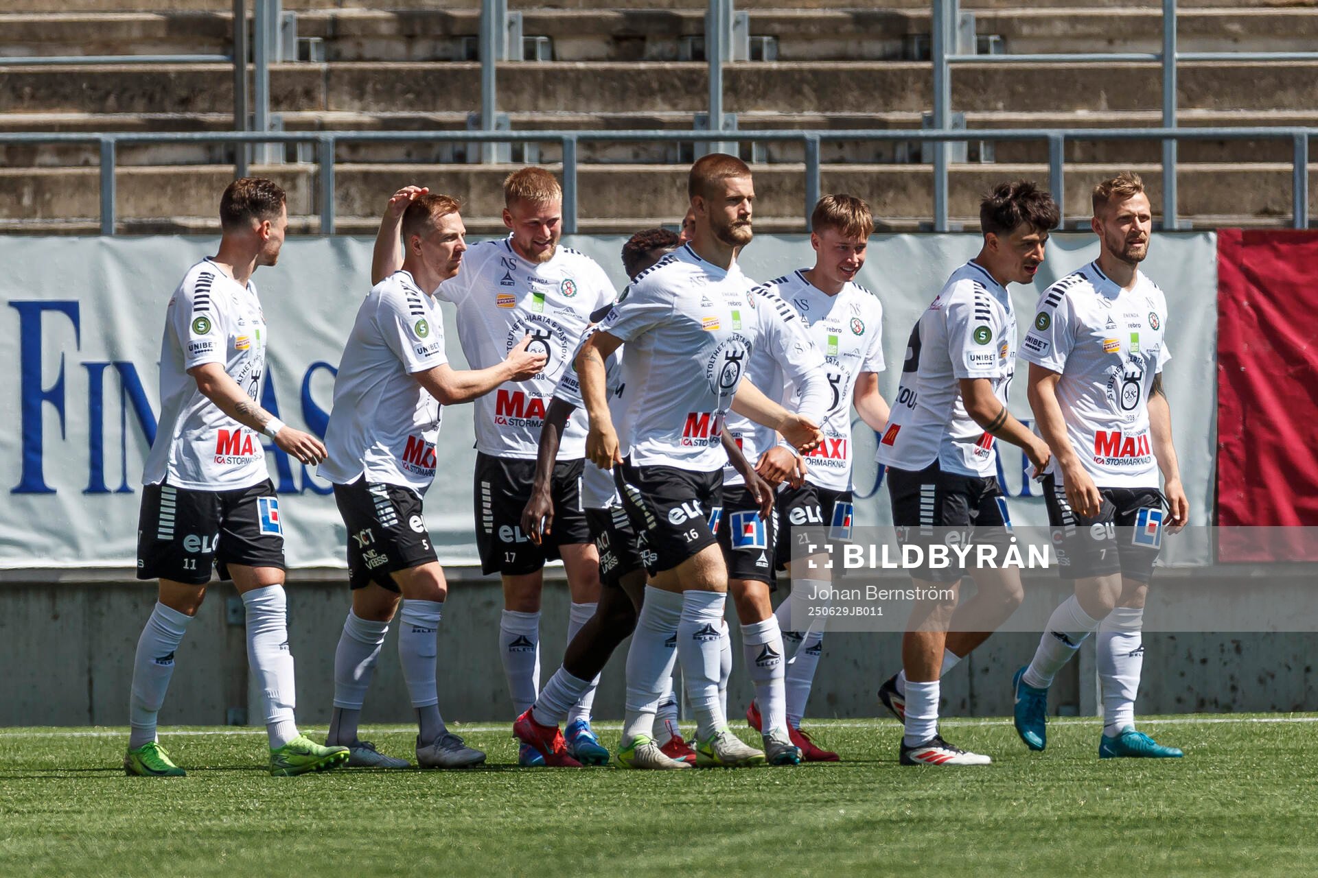 Örebros Karl Holmberg jublar