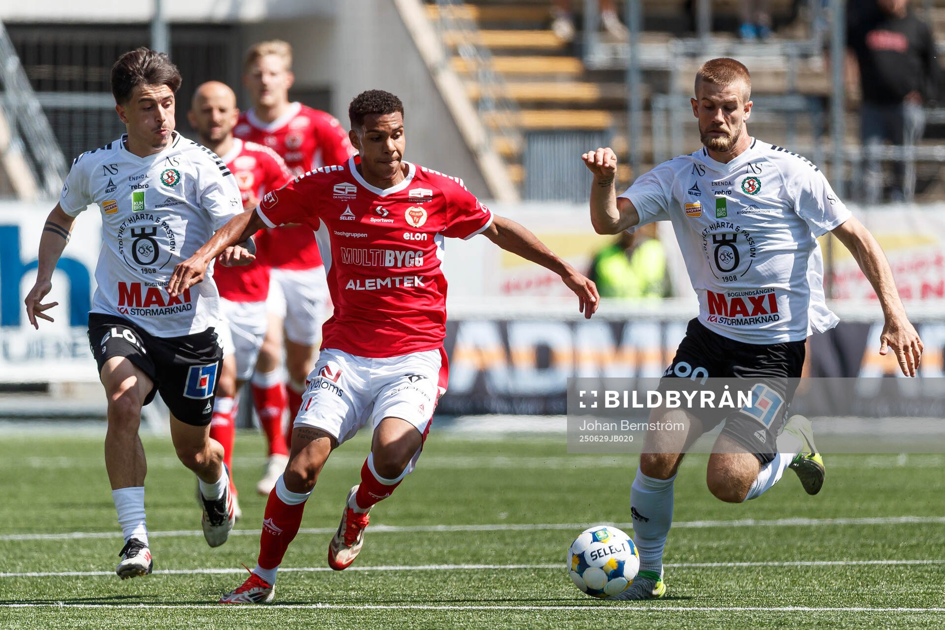 Kalmars Anthony Olusanya och Örebros Antonio Yakoub och
