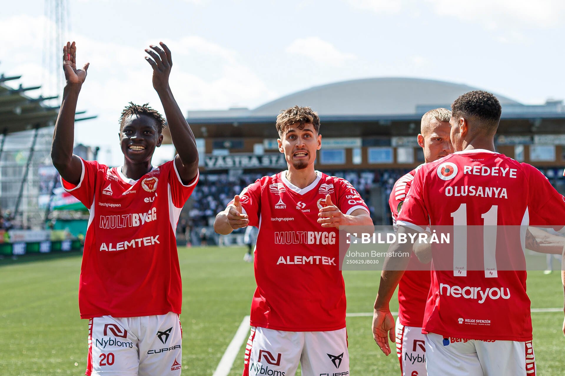 Kalmars Gibril Sosseh och Camil Jebara jublar