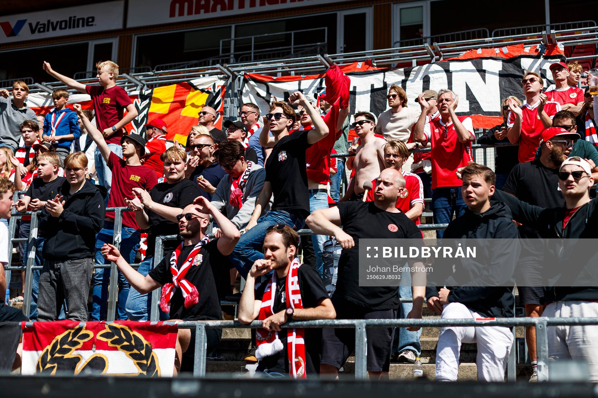 Kalmars supportrar jublar