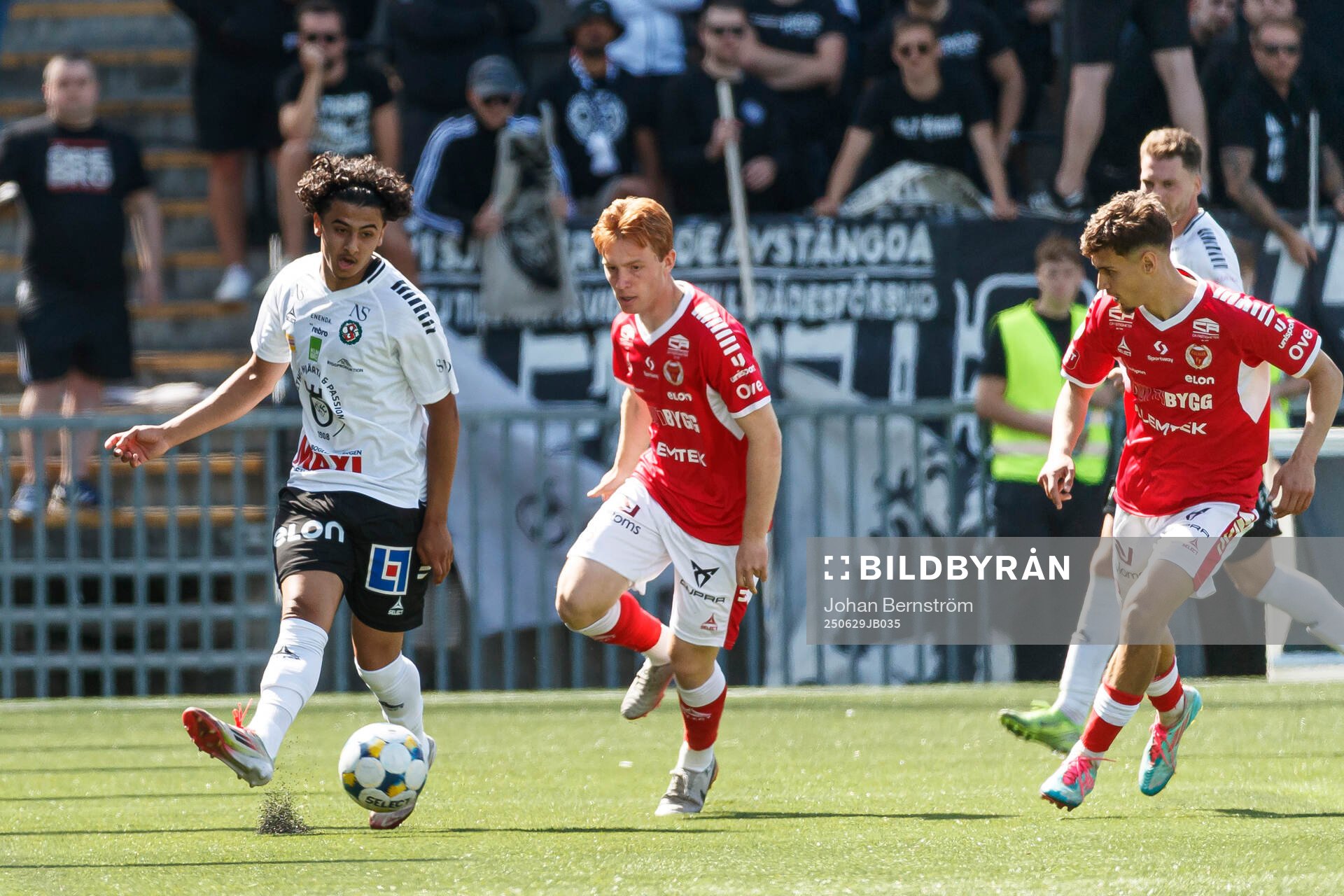 Örebros Hasan Dana och Kalmars William Andersson