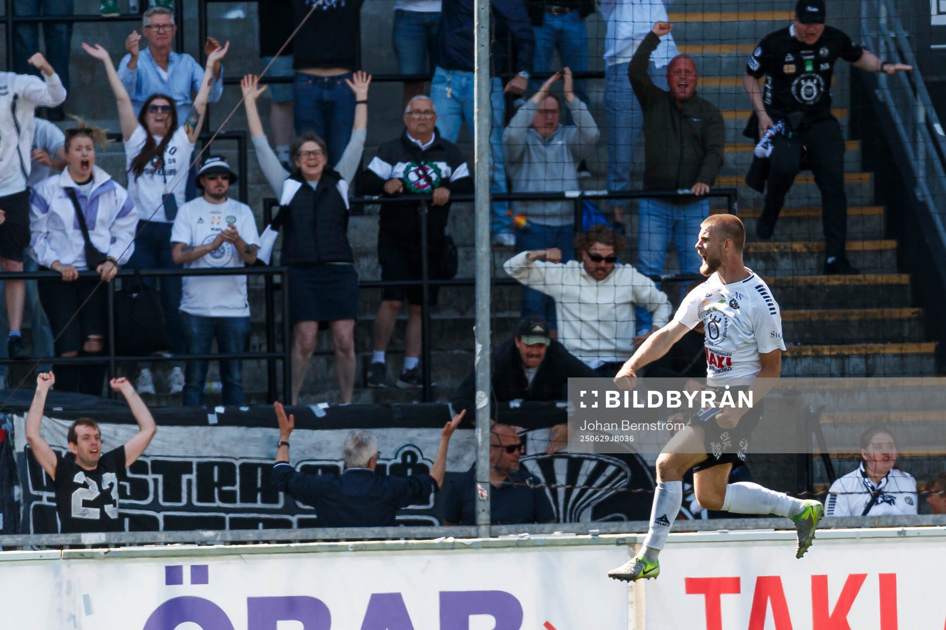 Örebros Hampus Söderström jublar