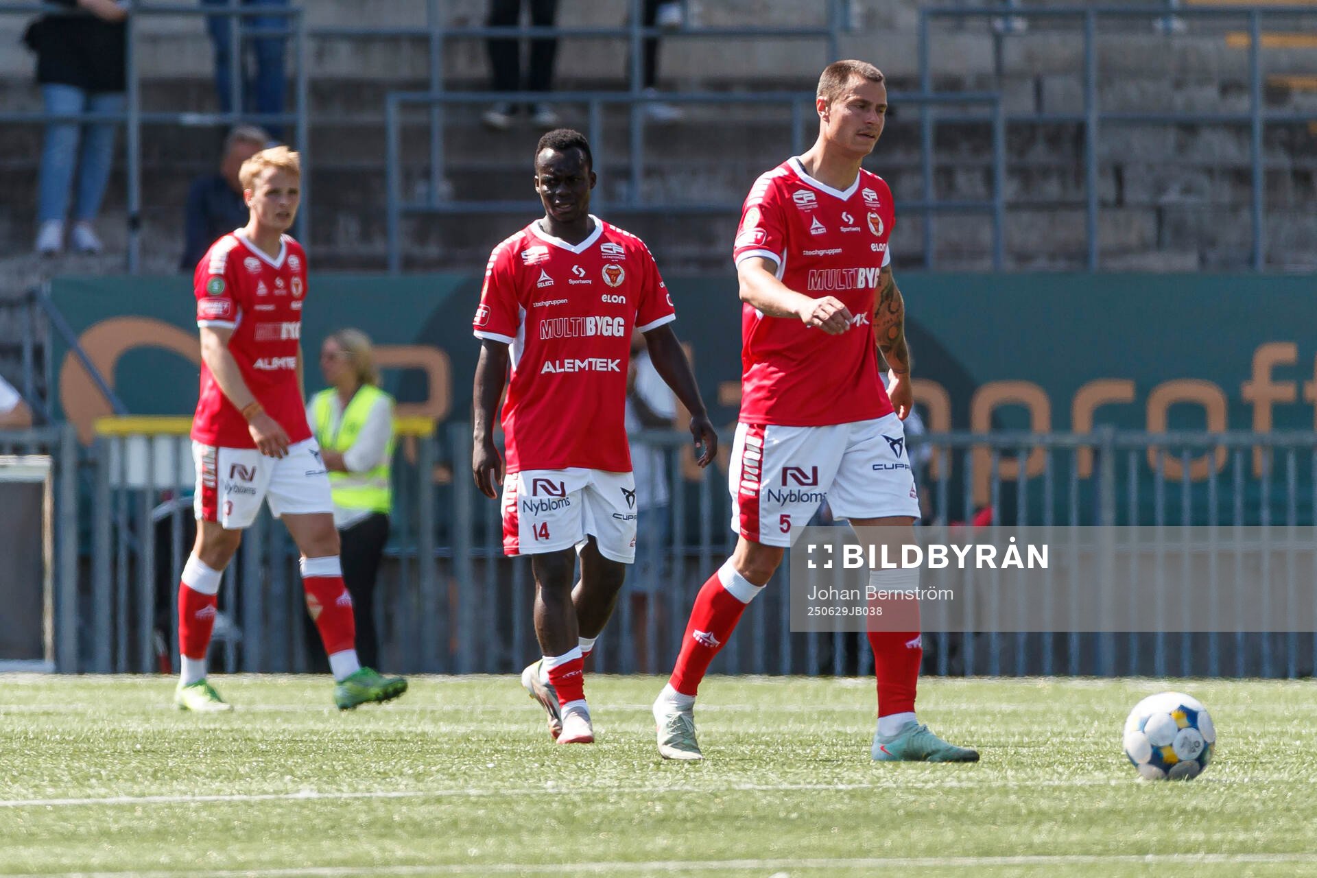 Kalmars Awaka Franck Aurelien Djoro och Melker Hallberg