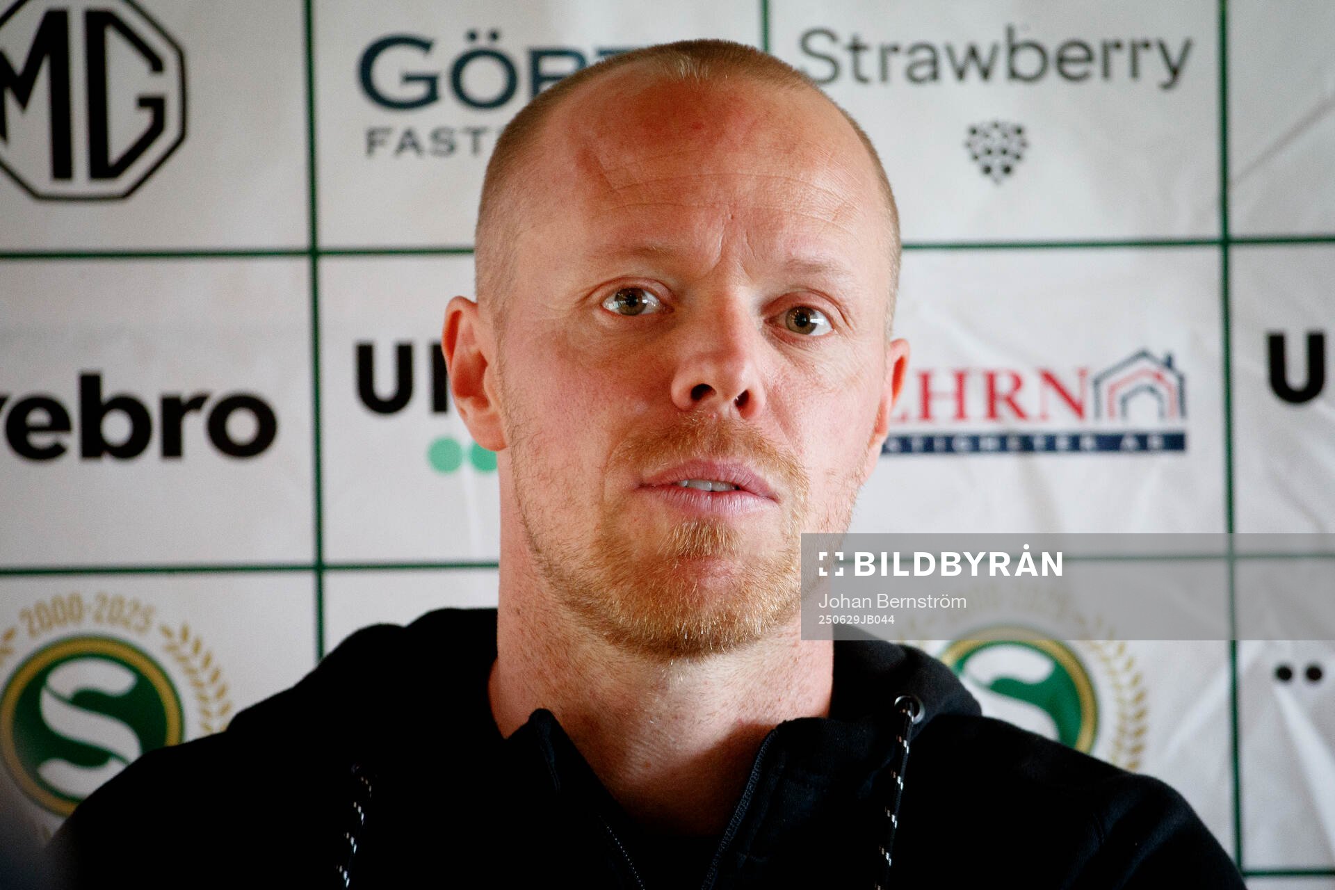 Örebros huvudtränare Patrik Haginge på presskonferensen