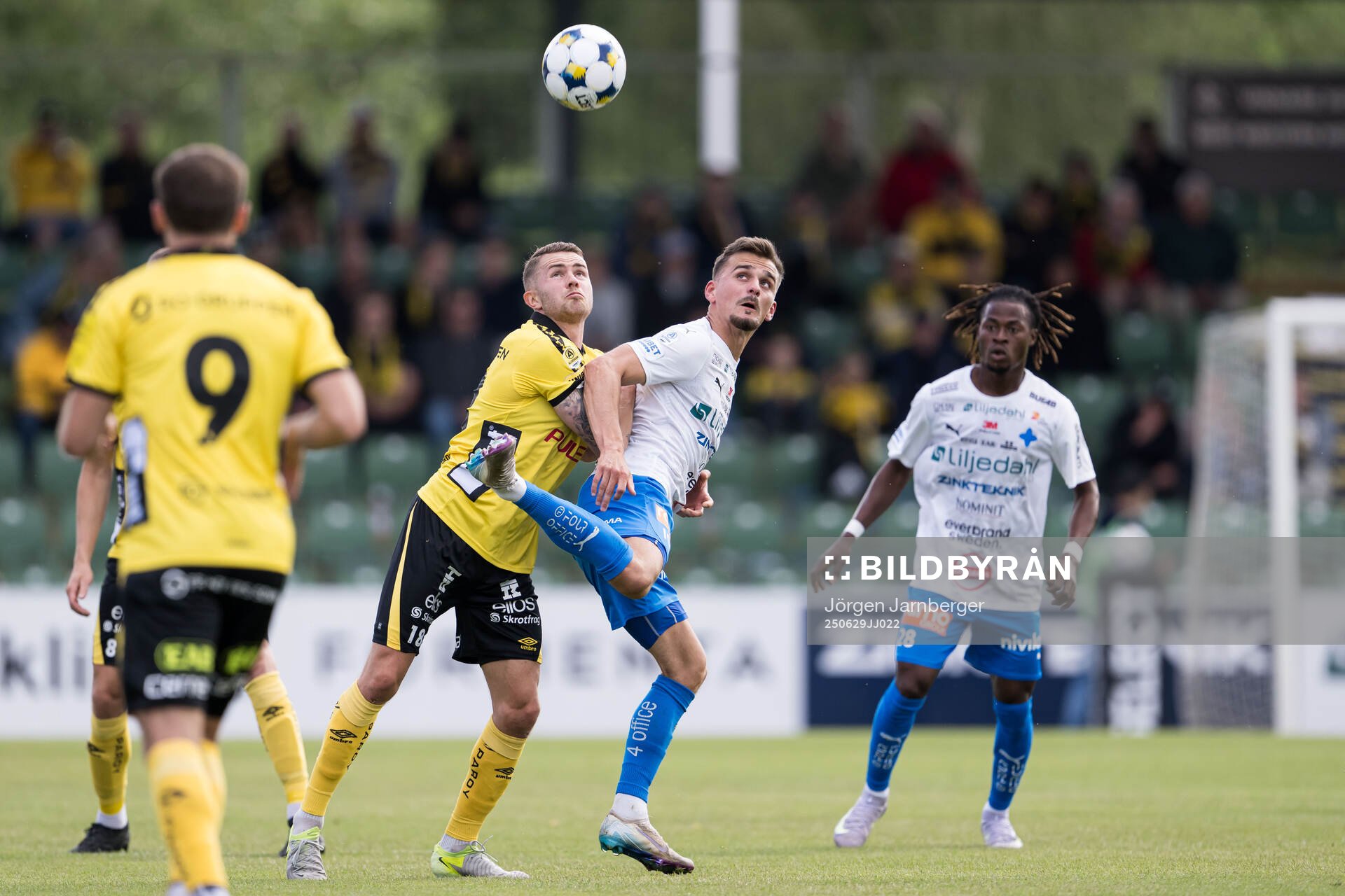 Elfsborgs Julius Magnusson och Värnamos Ajdin Zeljkovic