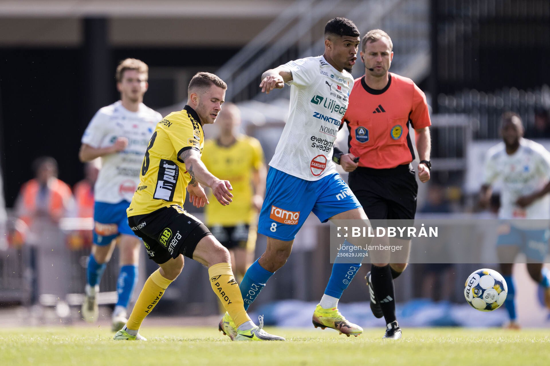 Elfsborgs Julius Magnusson och Värnamos Luke Le Roux