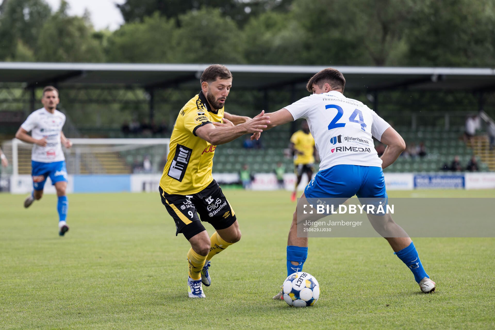 Elfsborgs Arber Zeneli och Värnamos Emin Grozdanic