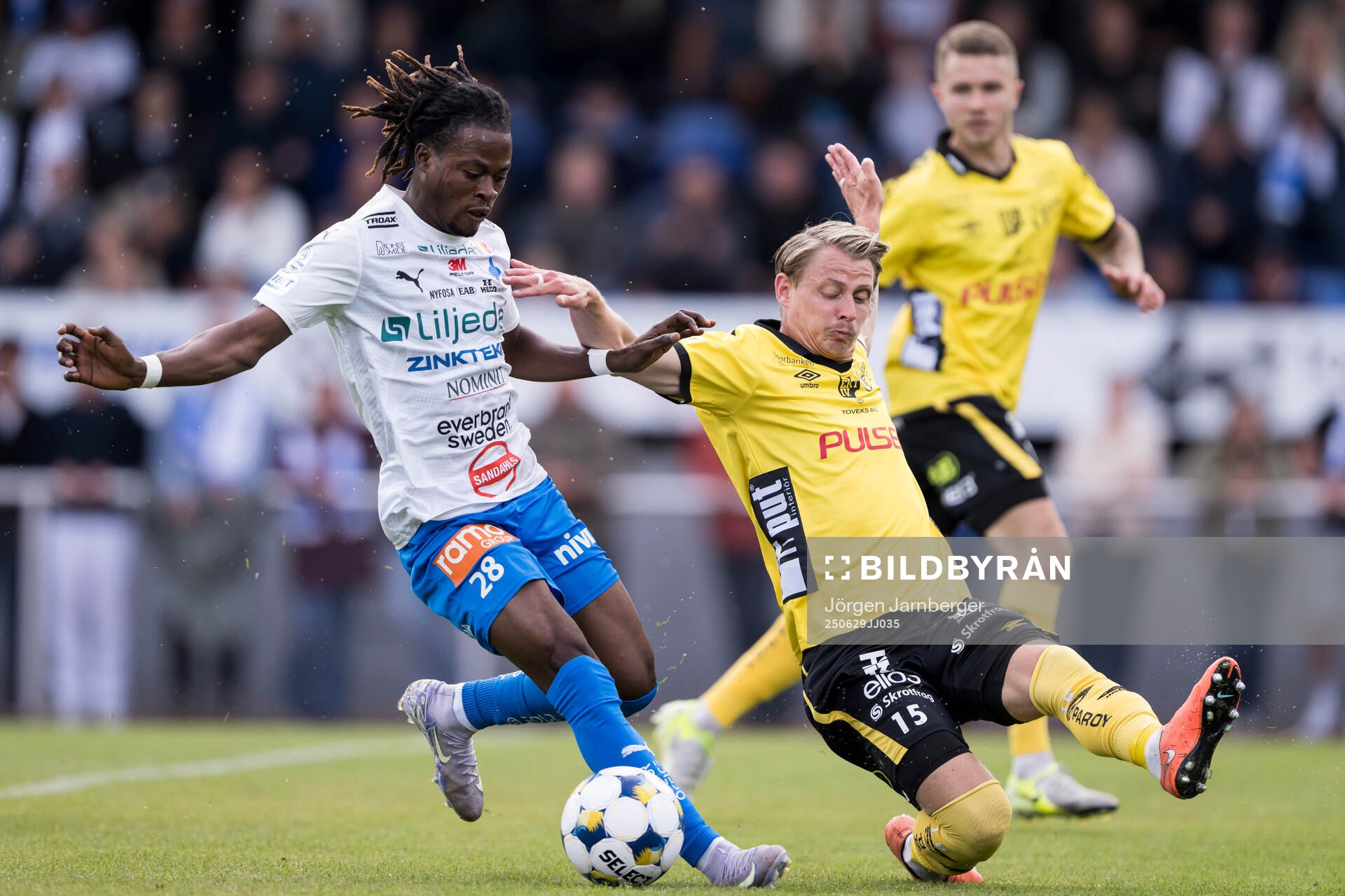 Värnamos Frank Junior Agyei och Elfsborgs Simon Hedlund