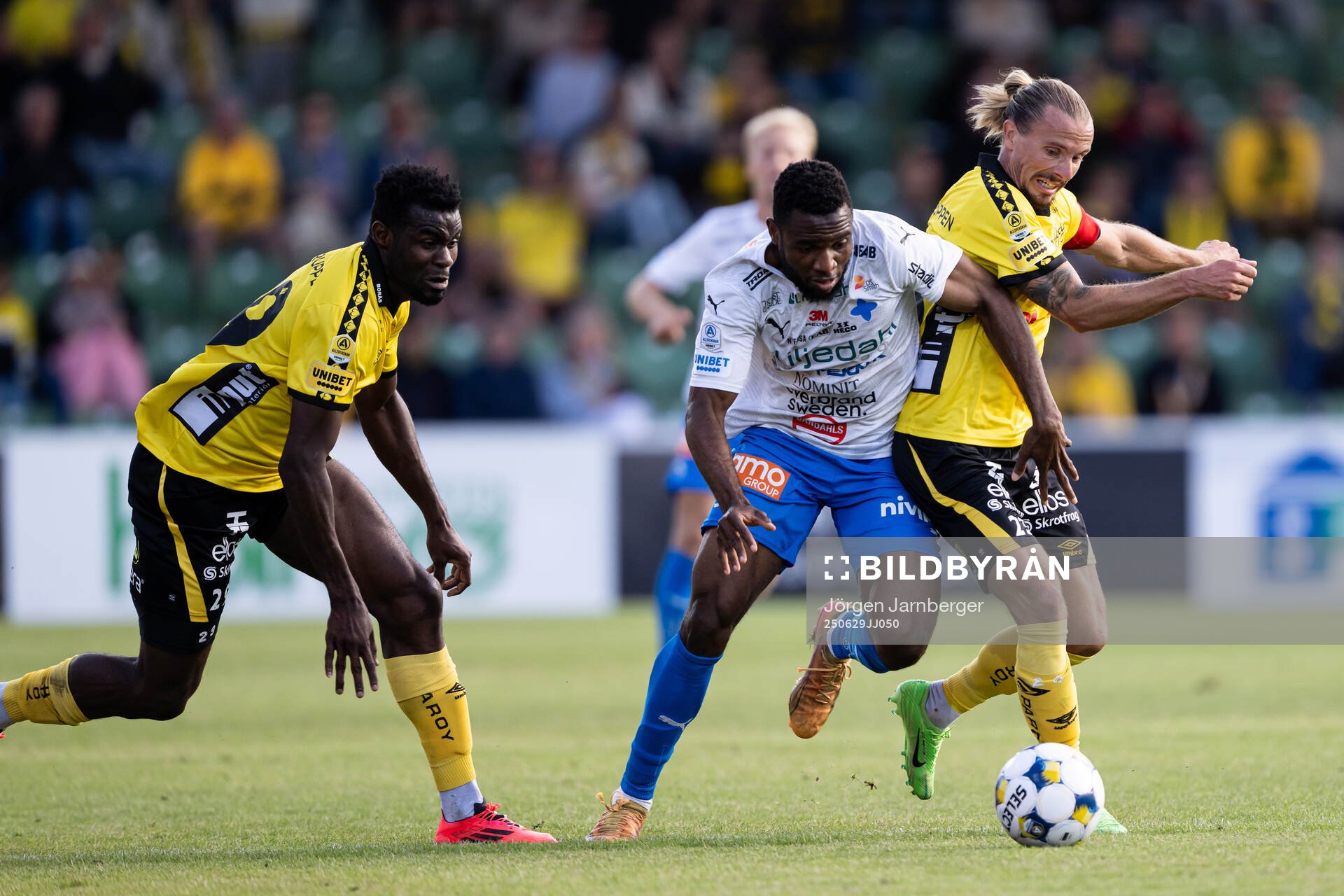 Elfsborgs Ibrahim Buhari, Värnamos Johnbosco Samuel Kalu