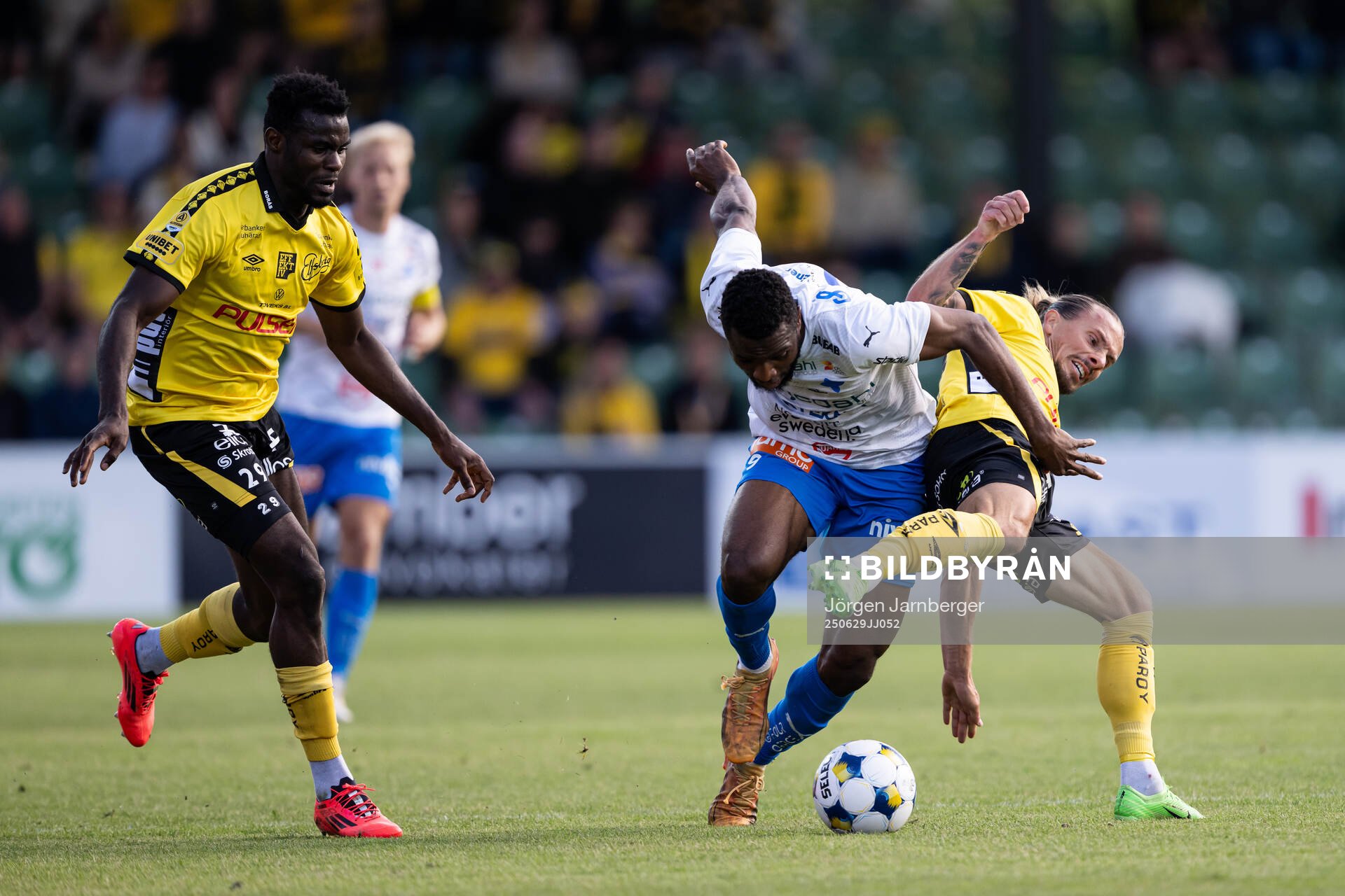 Elfsborgs Ibrahim Buhari, Värnamos Johnbosco Samuel Kalu