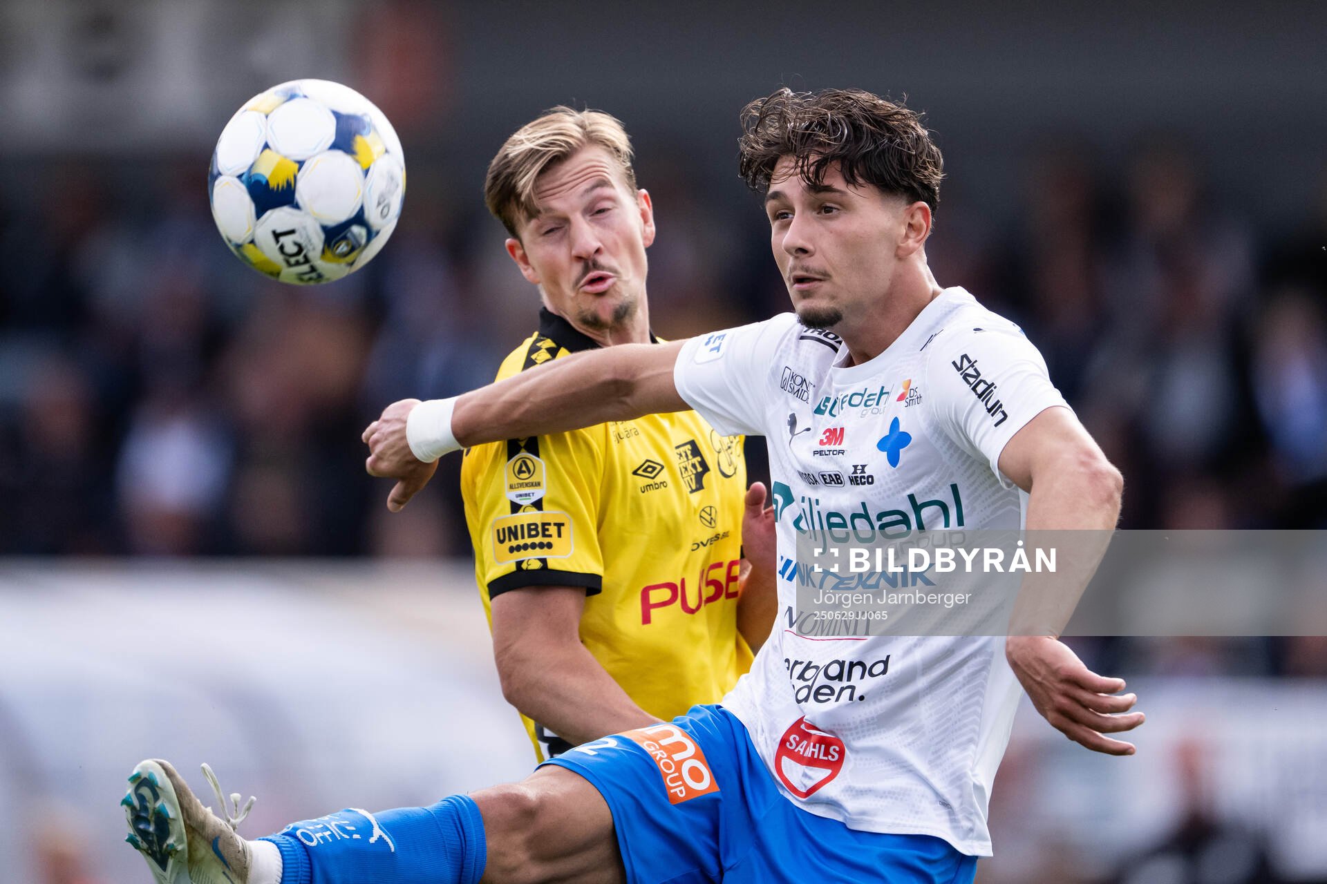 Elfsborgs Simon Olsson och Värnamos Kenan Bilalovic