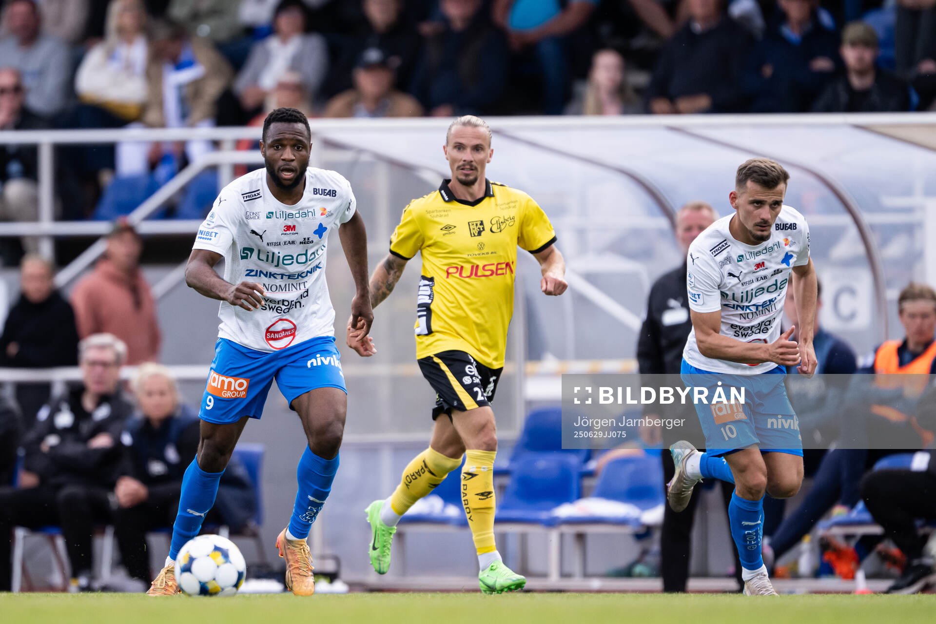 Värnamos Johnbosco Samuel Kalu och Elfsborgs Niklas Hult