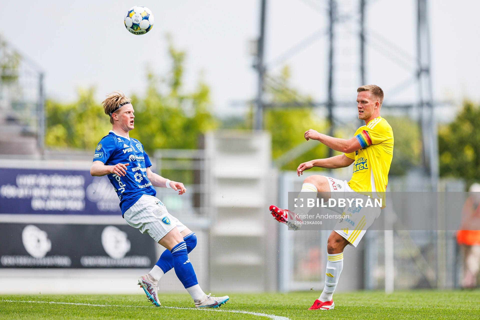 Umeå FCs Jörgen Voilås och Falkenbergs Tim Stålheden