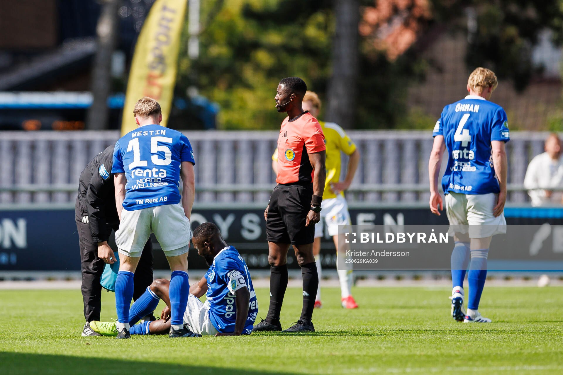 Umeå FCs Emmanuel Yeboah har ont