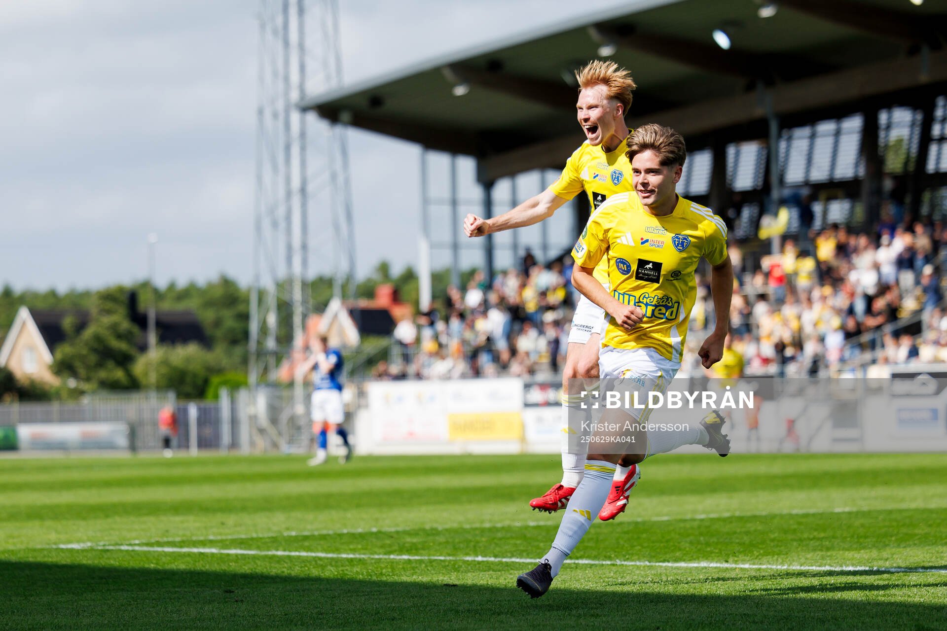 Falkenbergs Remo Gotfredsen Grgic jublar med Linus