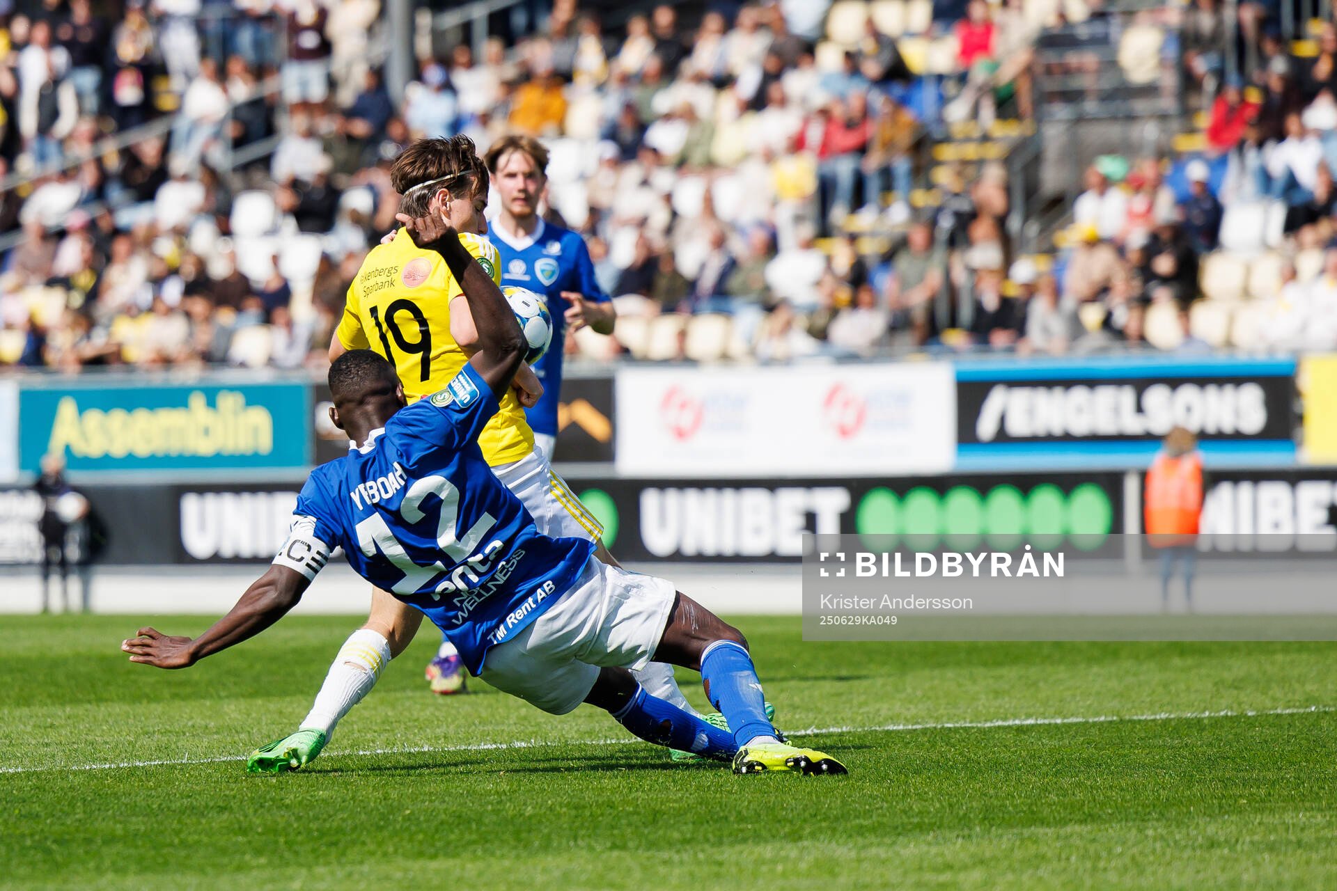 Umeå FCs Emmanuel Yeboah och Falkenbergs Oskar Lindberg
