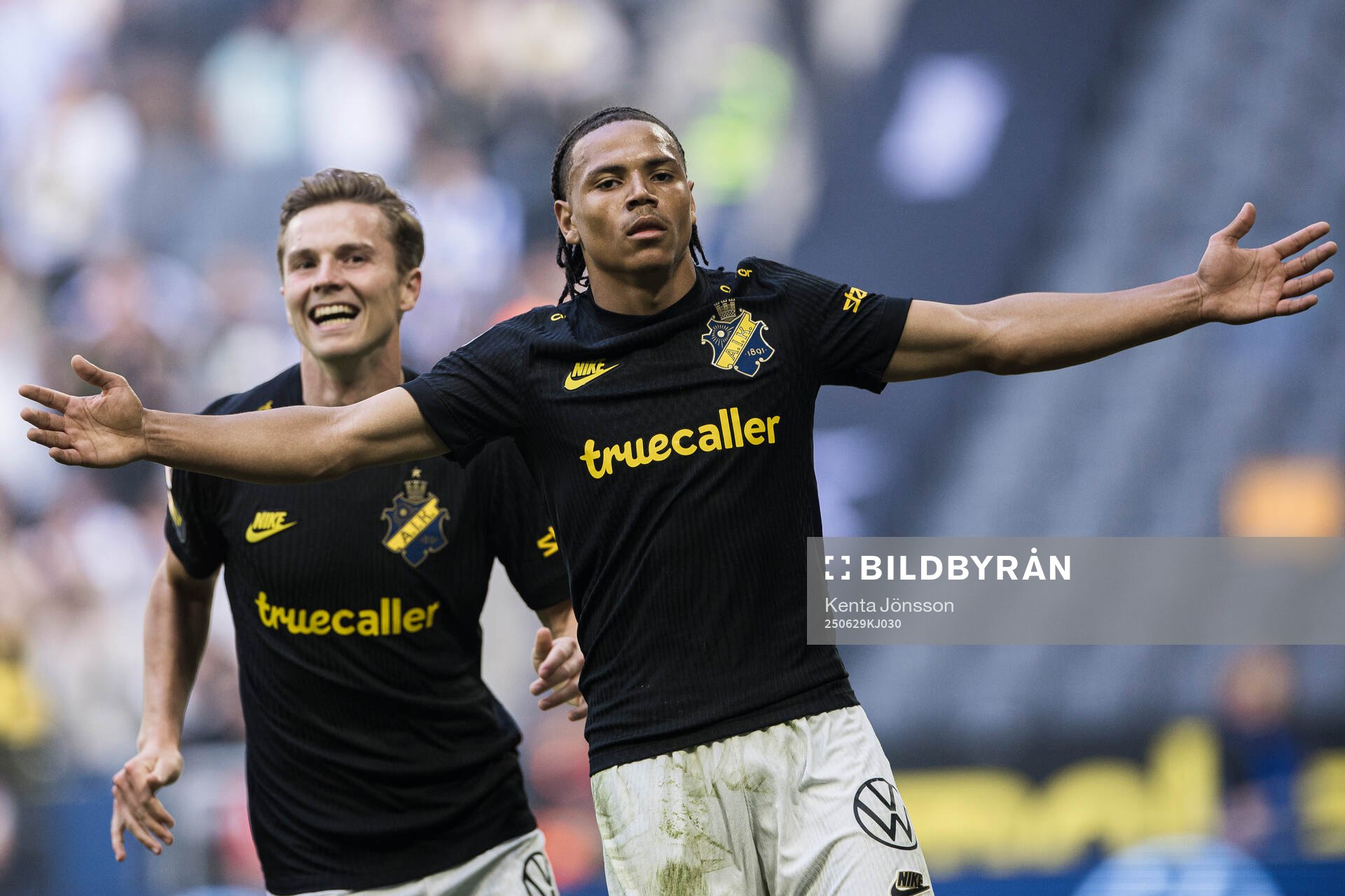 AIKs Kevin Filling jublar