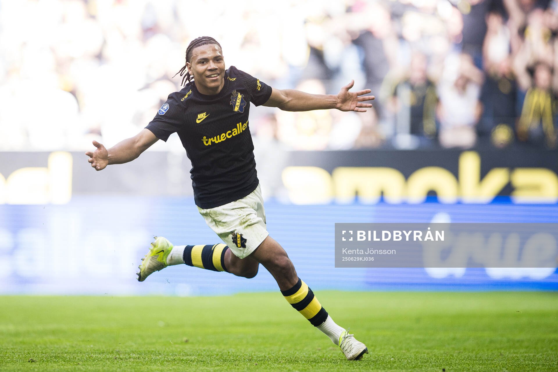 AIKs Kevin Filling jublar