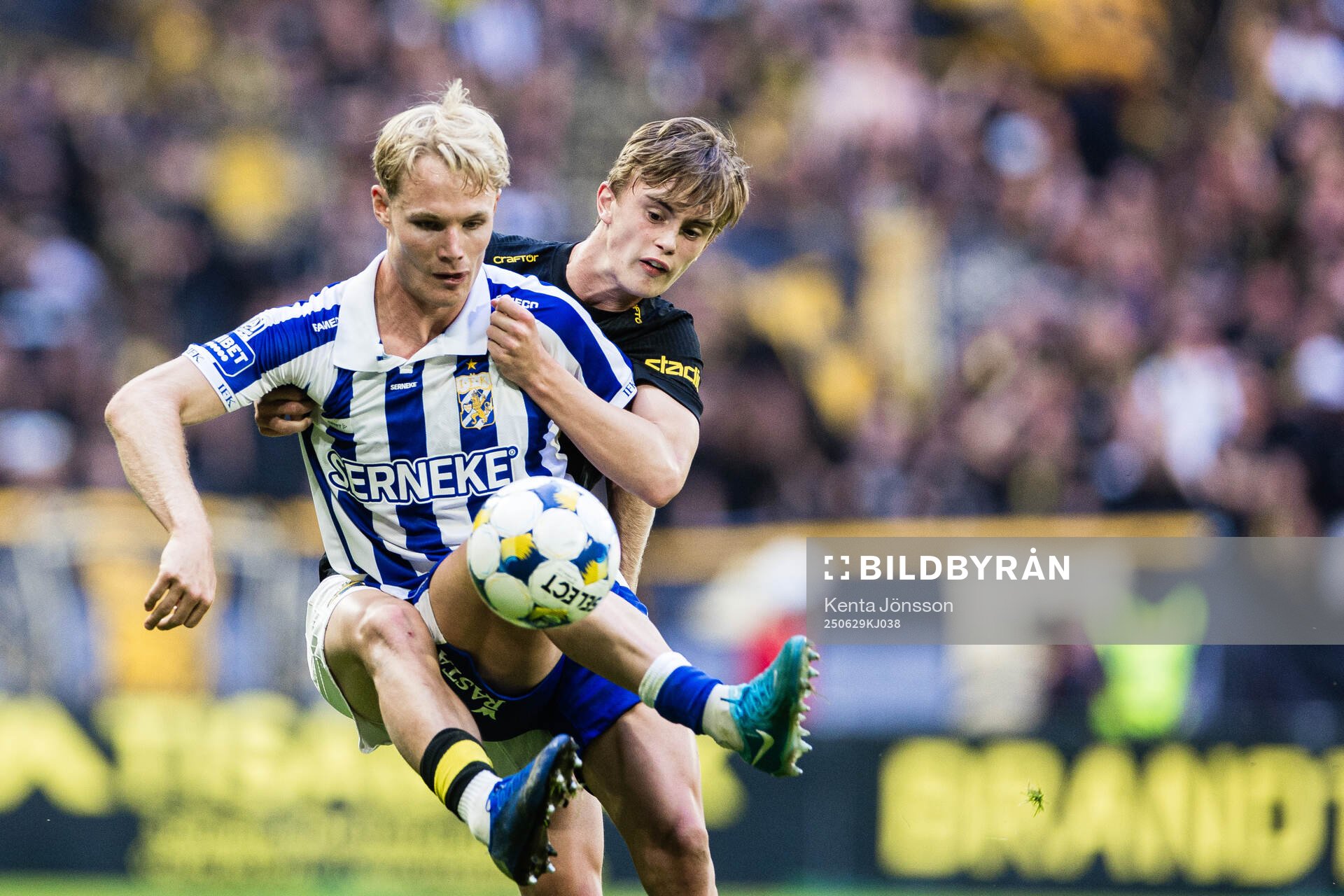IFK Göteborgs Max Fenger och AIKs Yannick Geiger