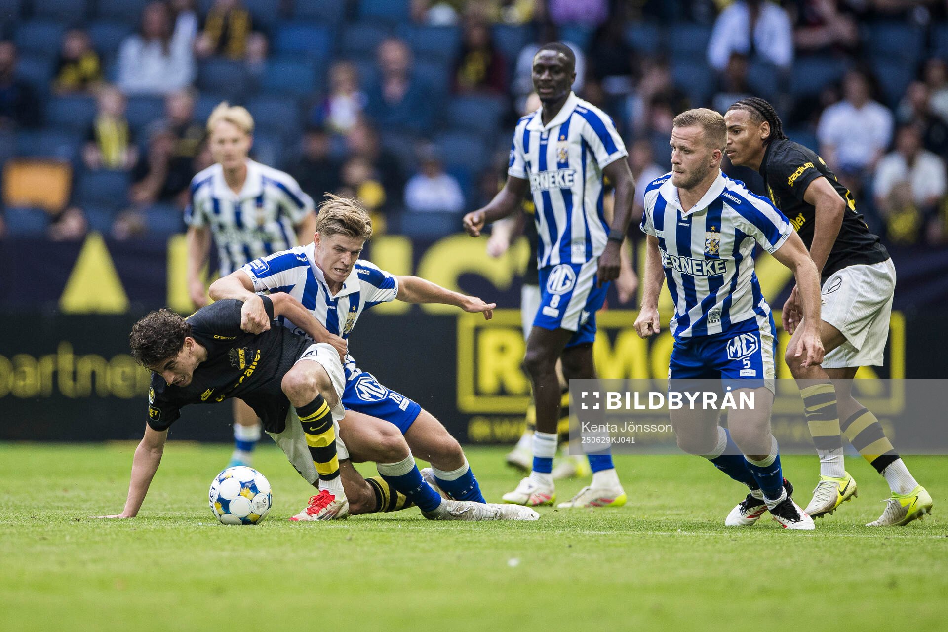 AIKs Taha Ayari och IFK Göteborgs Felix Eriksson