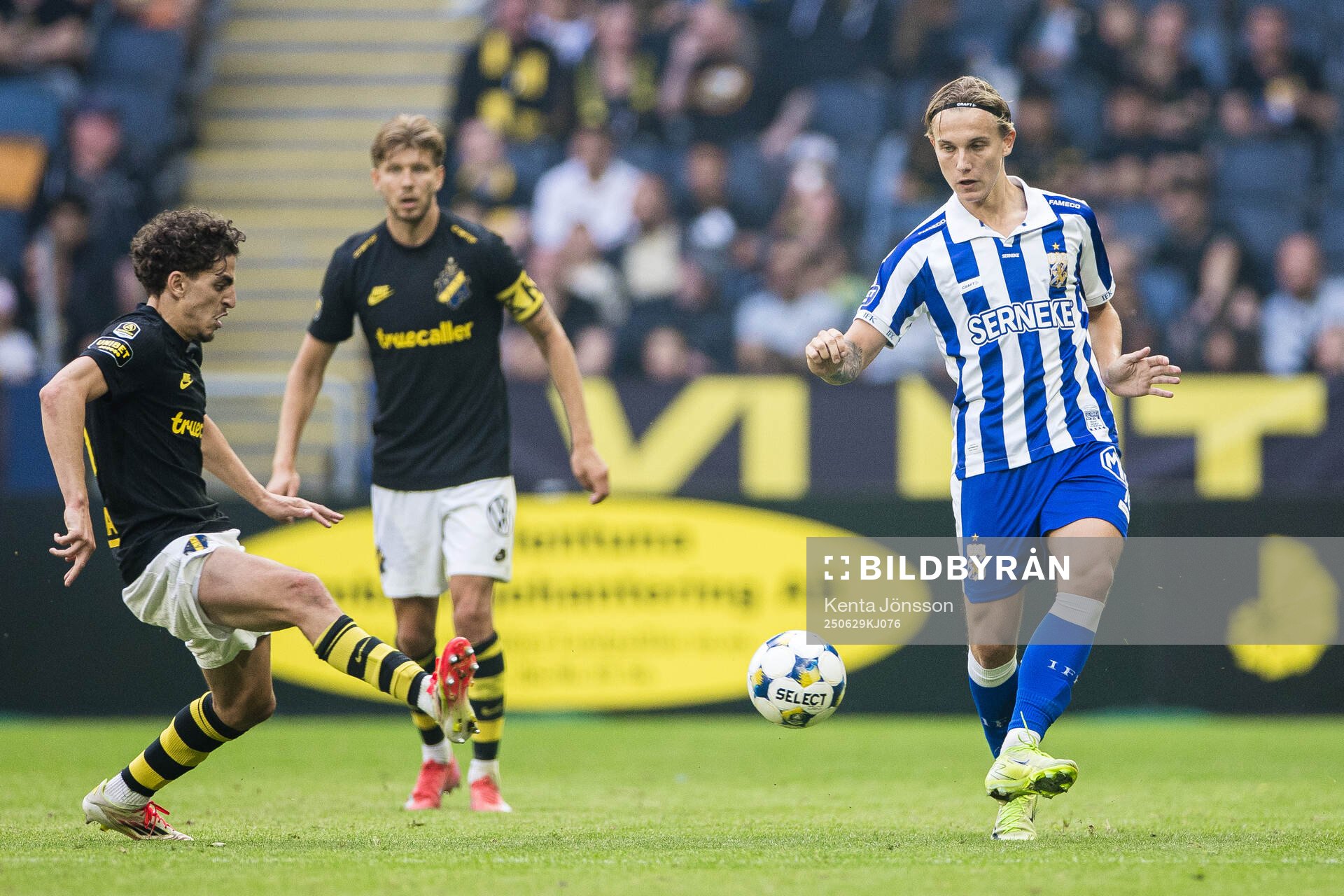 AIKs Taha Ayari och IFK Göteborgs Linus Carlstrand