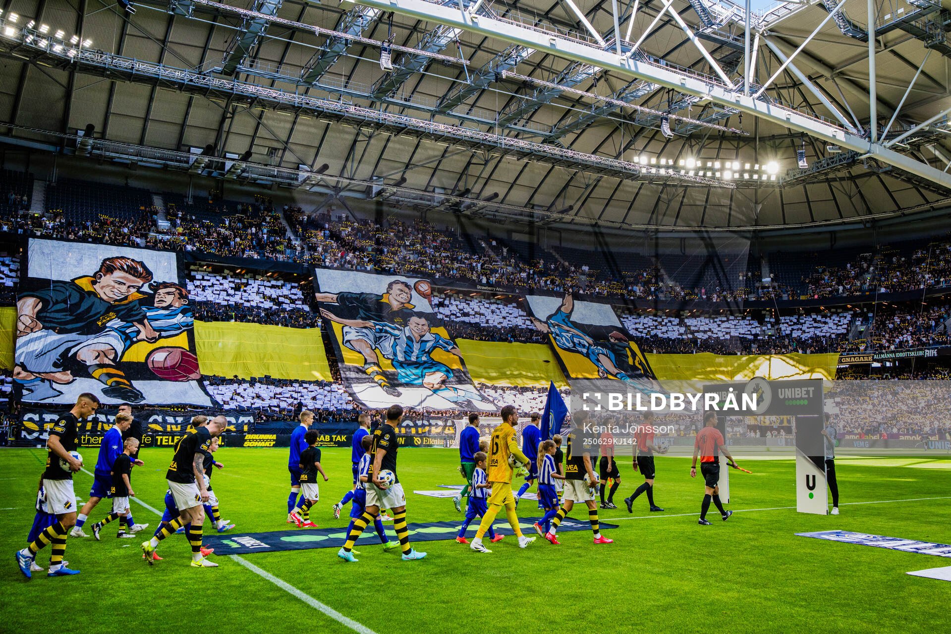Strawberry Arena med tifo av AIKs supportrar