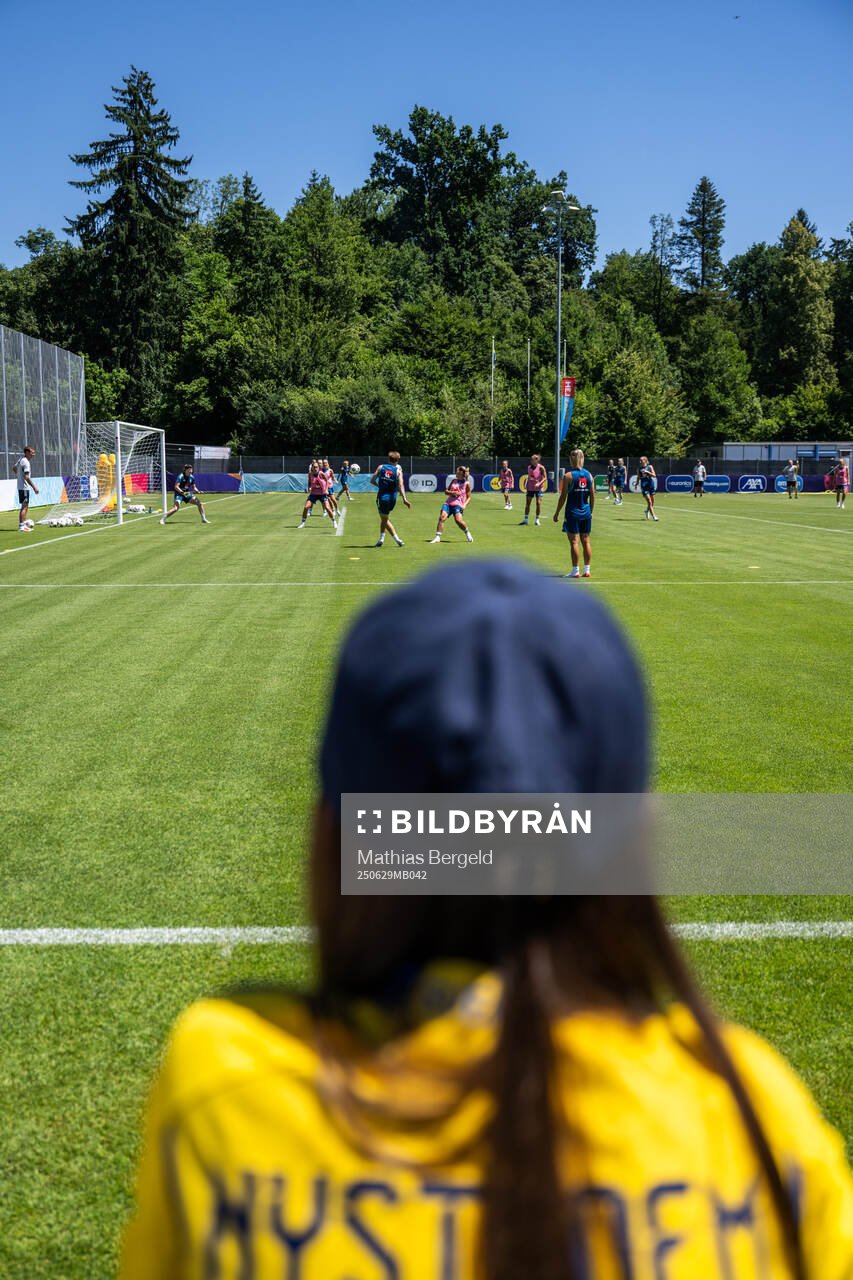 Players of the Swedish women's national football team at a