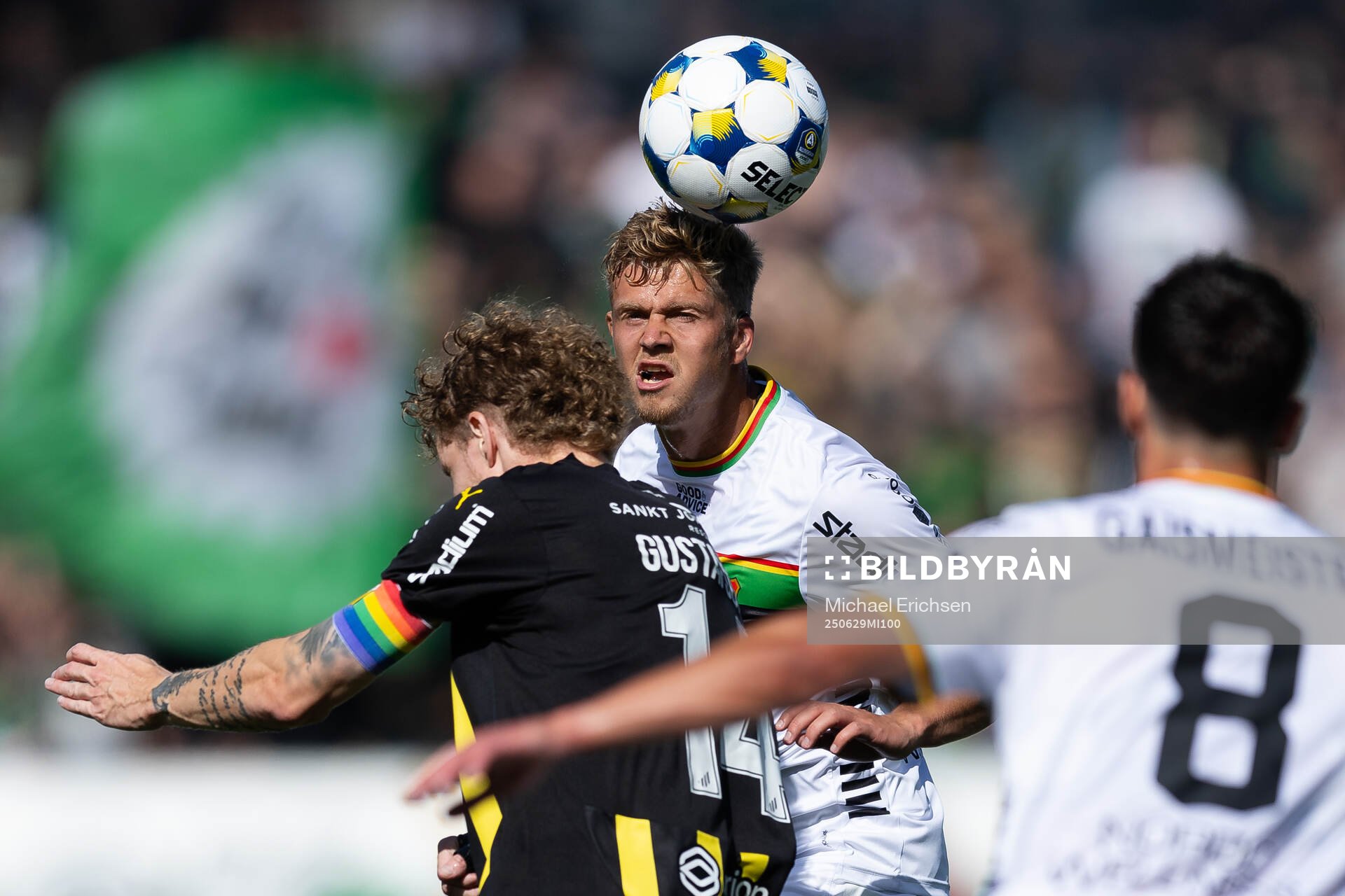 Häckens Simon Gustafson och GAIS Kevin Holmén