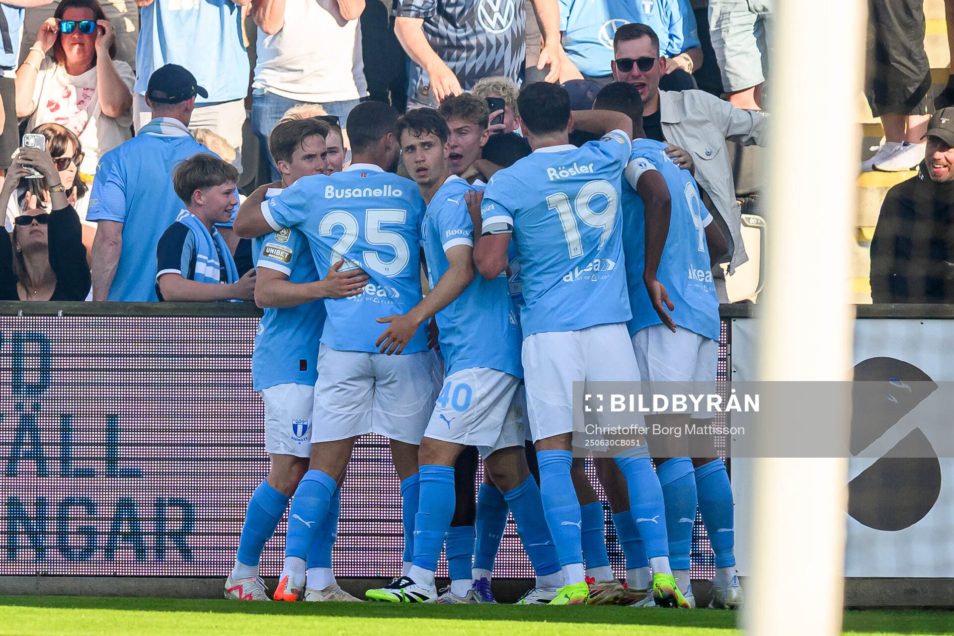 Malmö FFs Taha Ali jublar med lagkamrater