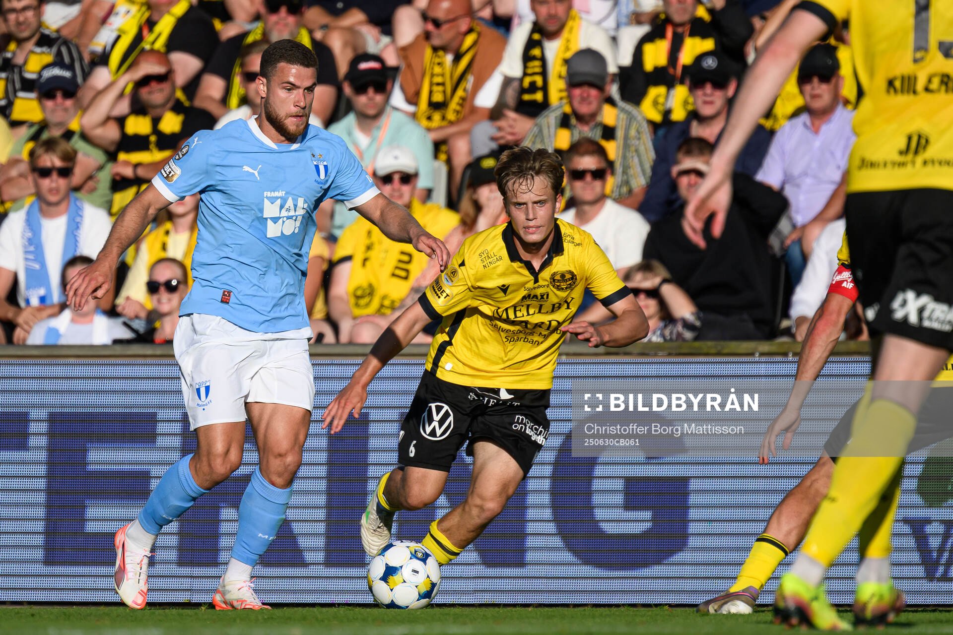 Malmö FFs Gabriel Busanello och Mjällbys Ludwig