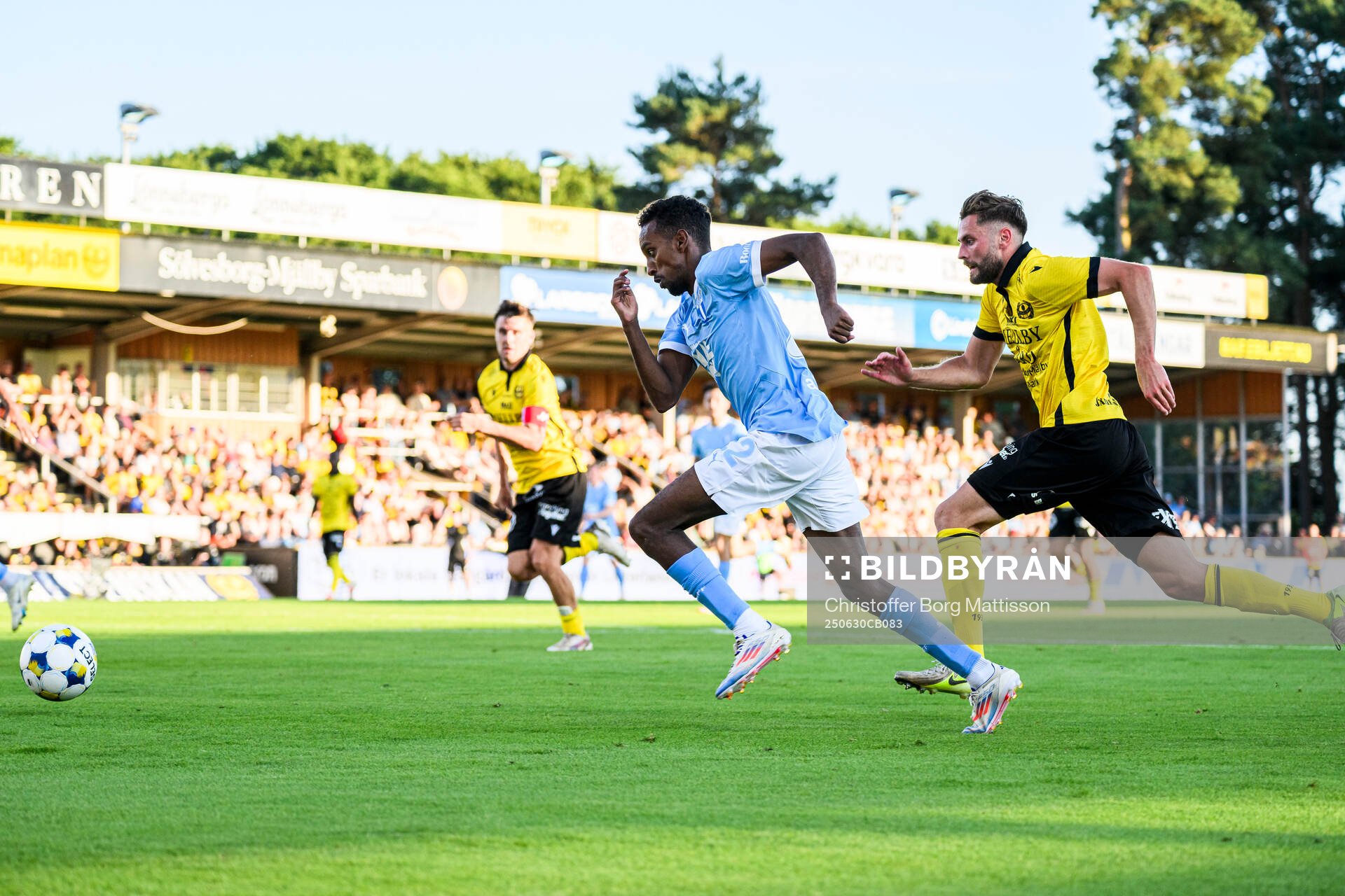 Malmö FFs Taha Ali och Mjällbys Axel Norén