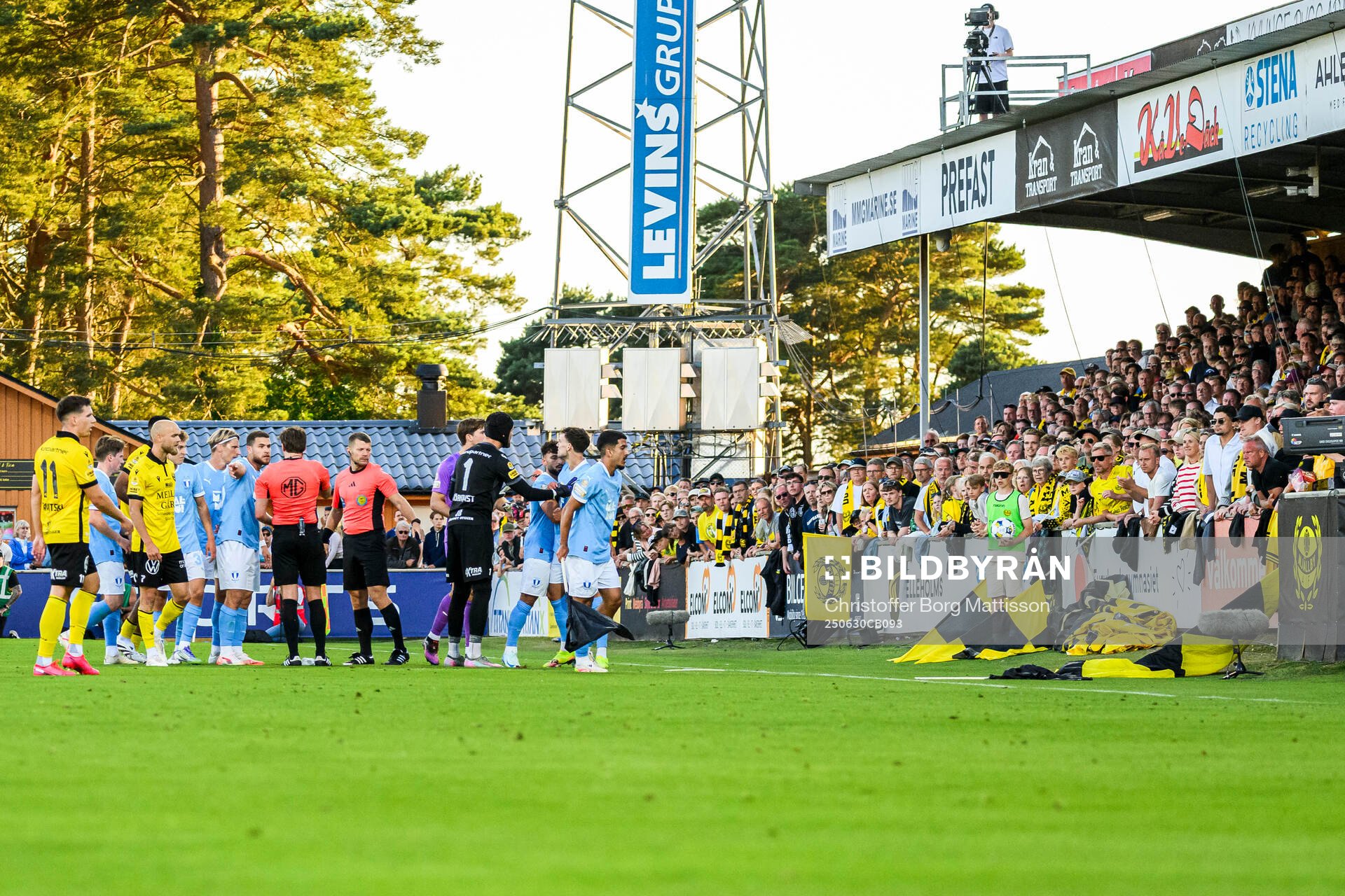 Malmö FFs Colin Rösler tilldelas rött kort