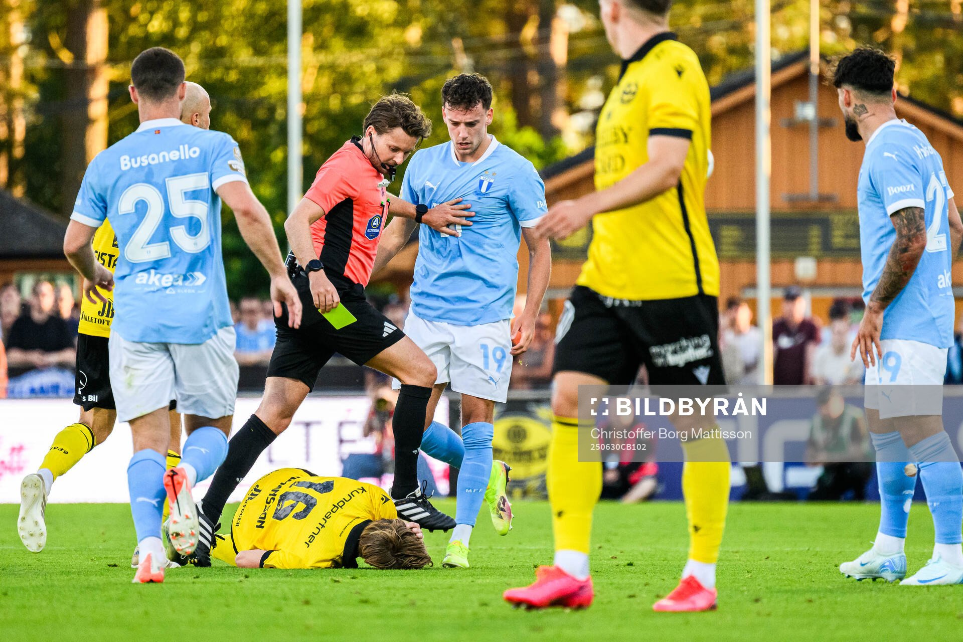 Malmö FFs Colin Rösler och Mjällbys Alexander Johansson