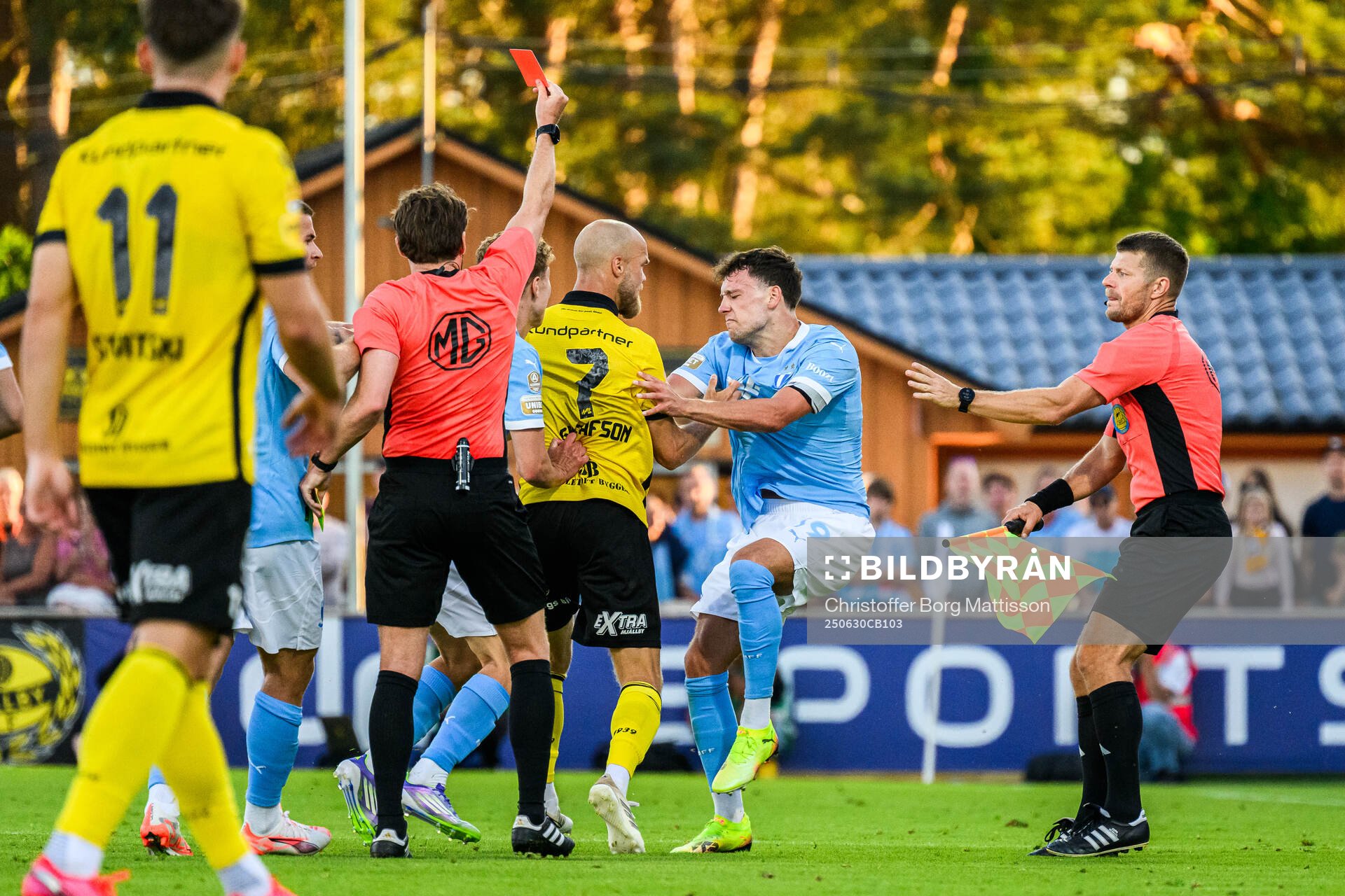 Malmö FFs Colin Rösler tilldelas rött kort